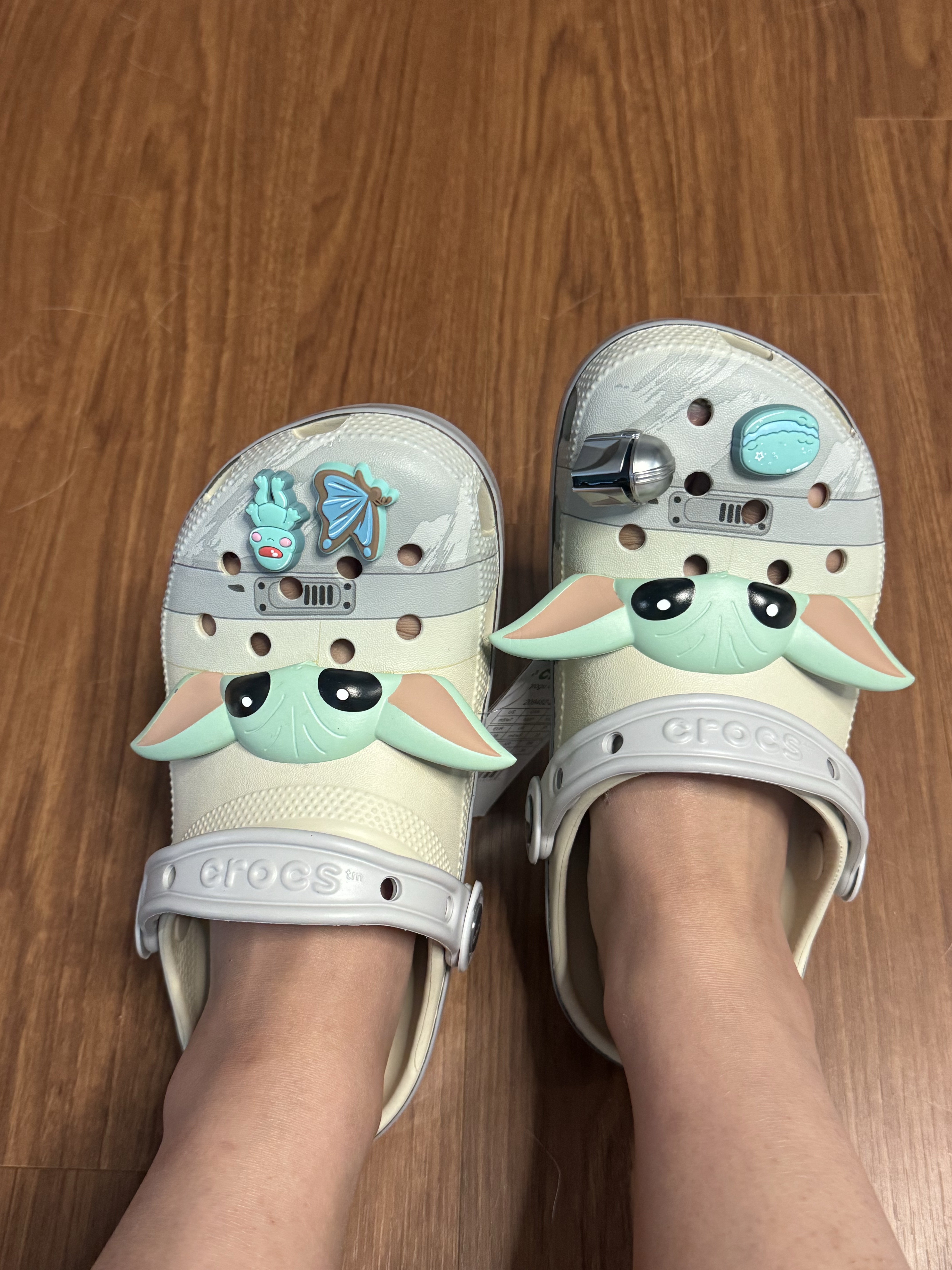 Crocs x Star Wars Glogoo Classic Clog Bone 착용 스타일 - 2