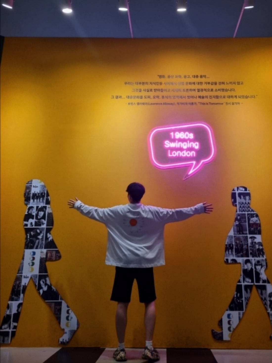 Nike x Peaceminusone LS T-Shirt White (DR0098-100), Adidas Yeezy Foam RNNR MXT Moon Gray 착용 스타일