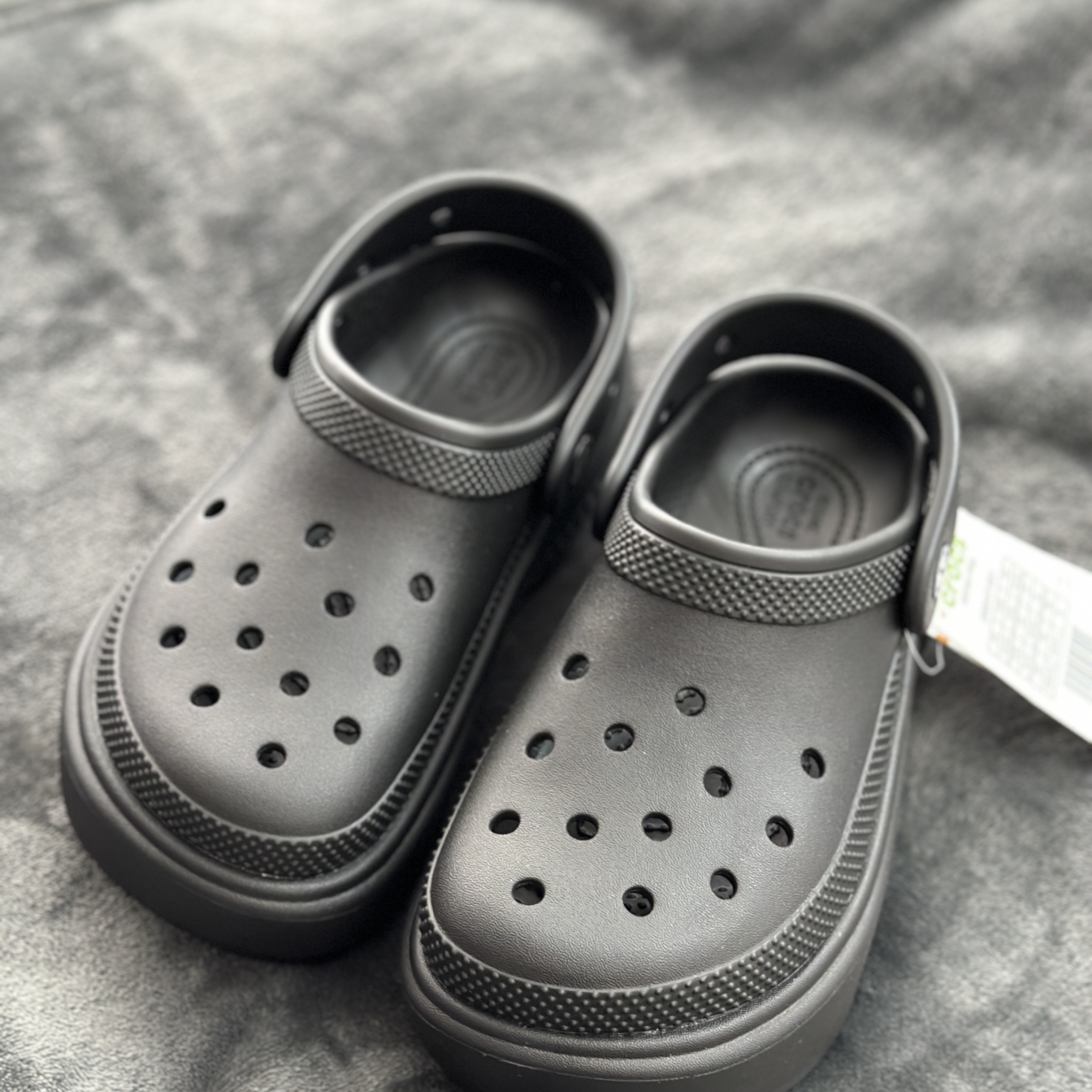 Crocs Stomp Clog Black 착용 스타일 - 2