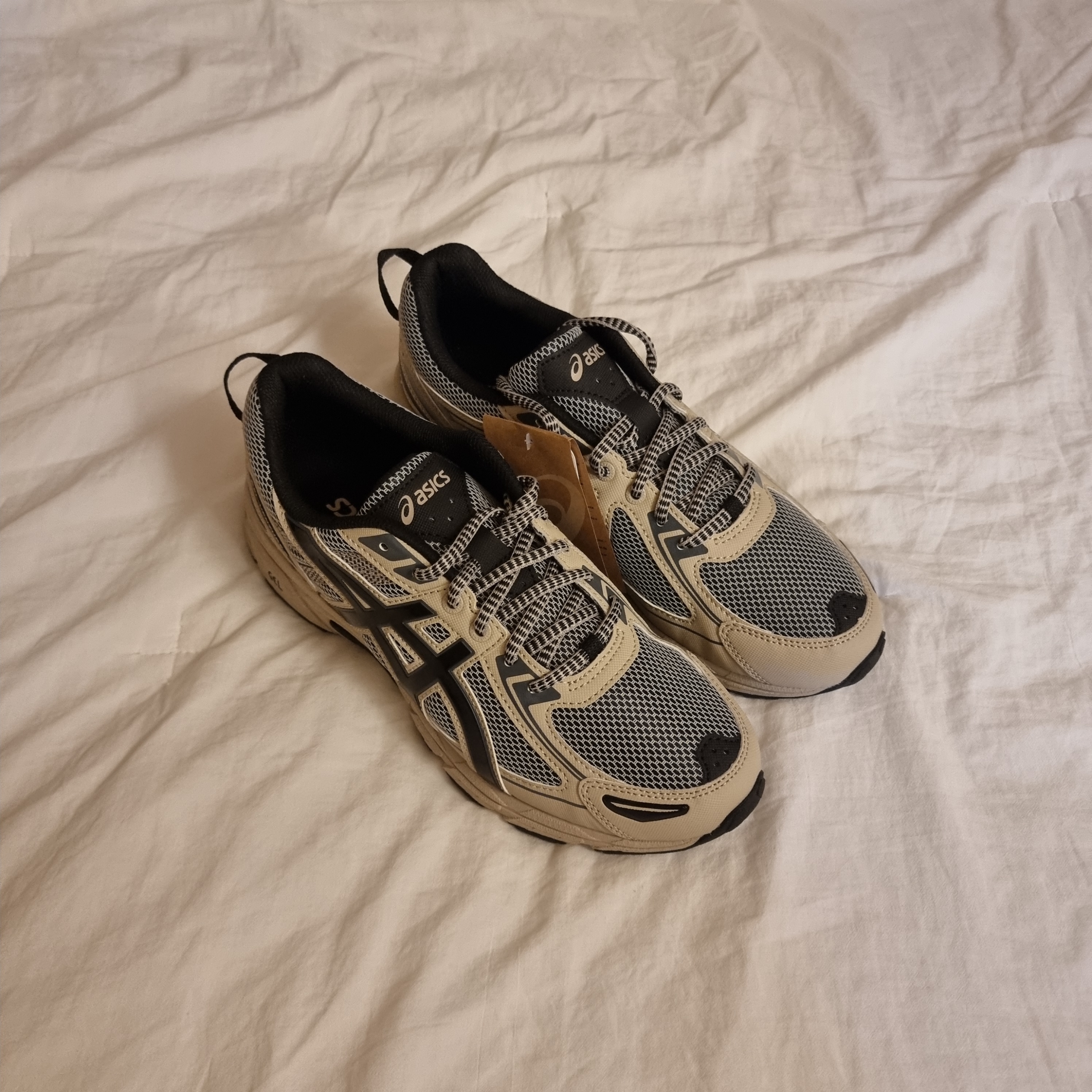 Asics Gel-Venture 6 Feather Grey Black 착용 스타일