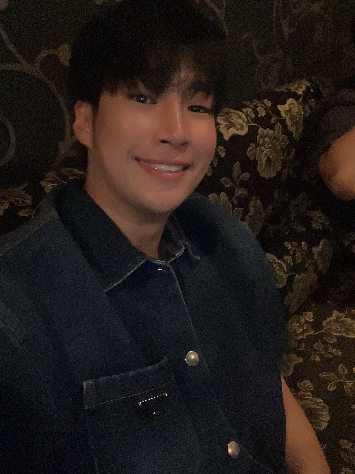 Prada Denim Shirt Navy 착용 스타일 - 2