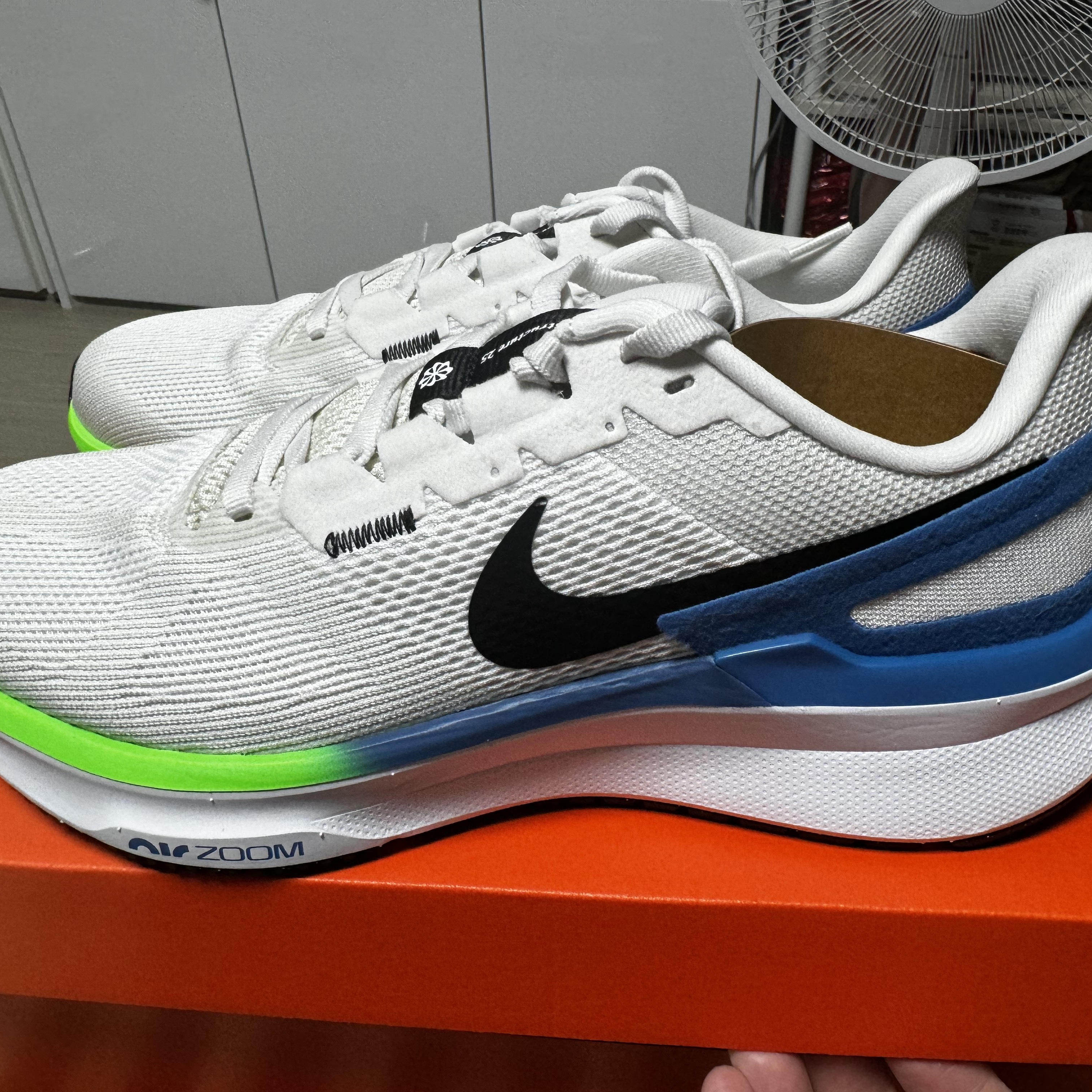 Nike Zoom Structure 25 White Platinum Tint 착용 스타일 - 1