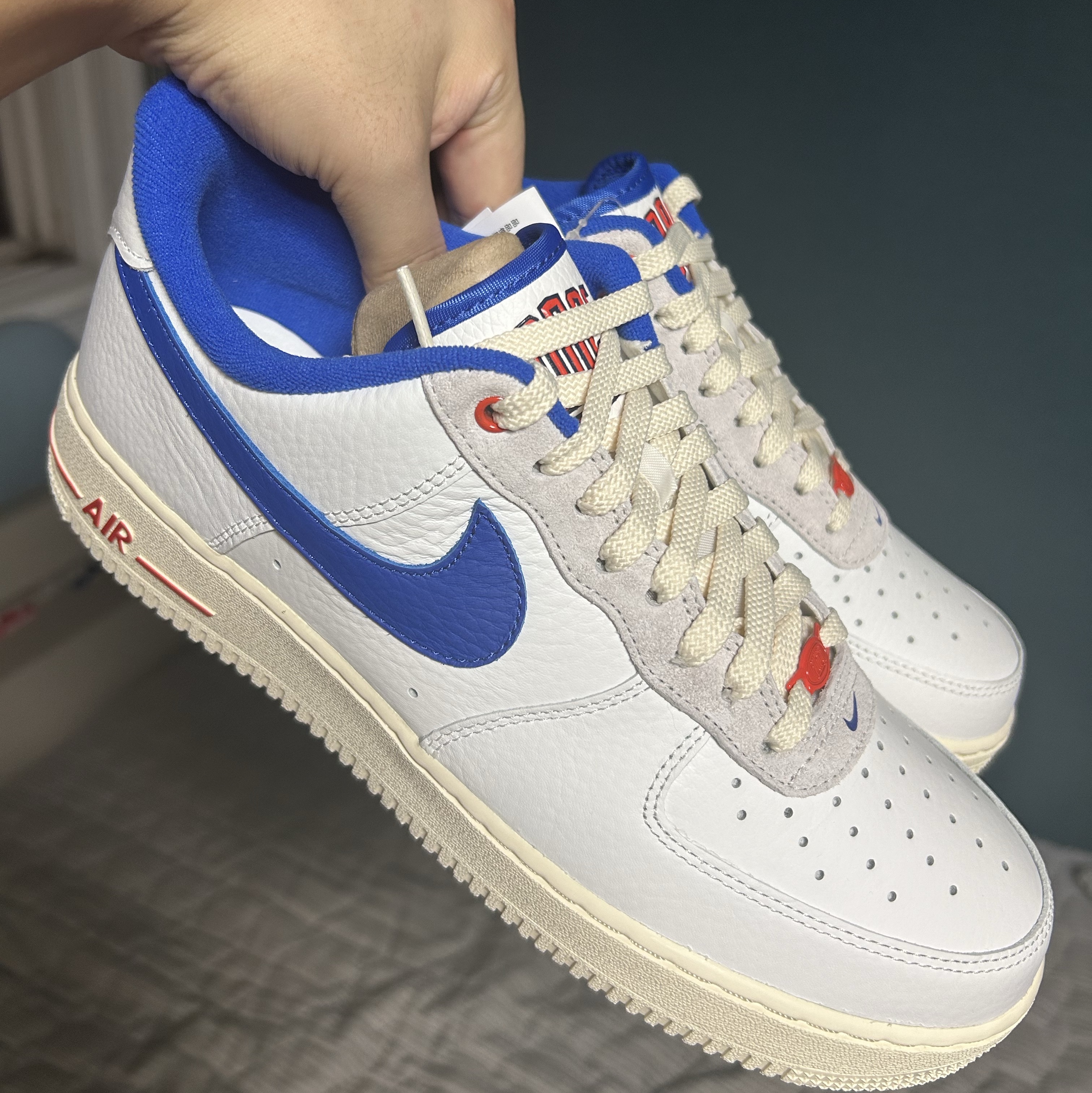 (W) Nike Air Force 1 '07 LX University Blue and Summit White 착용 스타일
