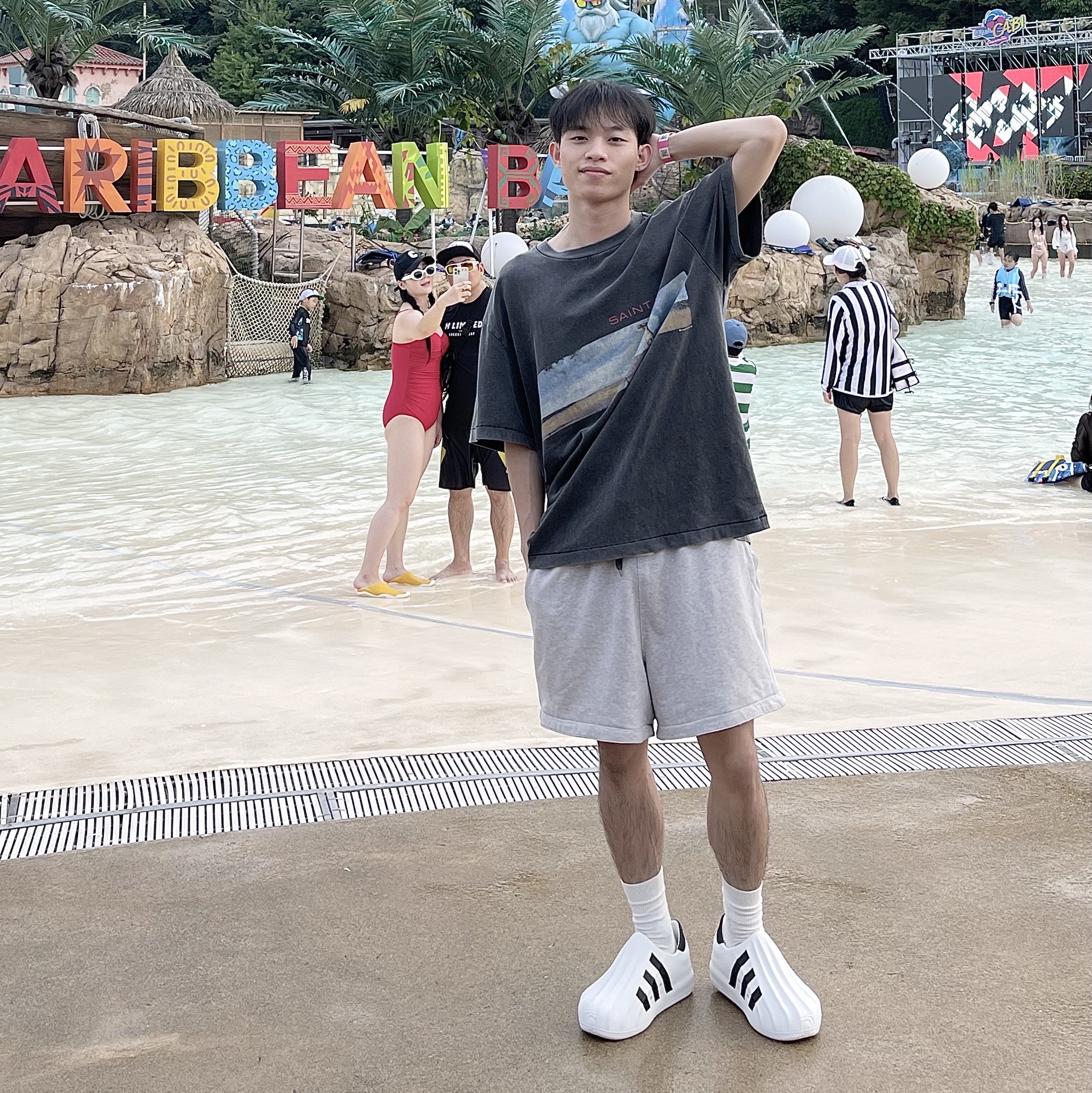Adidas Adifom Superstar Core White, Saint Mxxxxxx Sky T-Shirt Black - 23AW 착용 스타일 - 2
