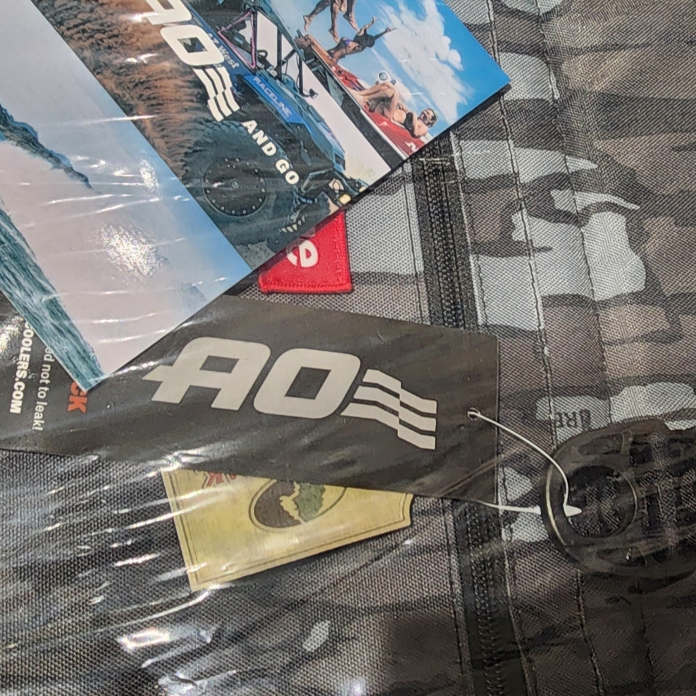 Supreme x AO 24-Pack Cooler Bag Trebark Camo - 24SS 착용 스타일