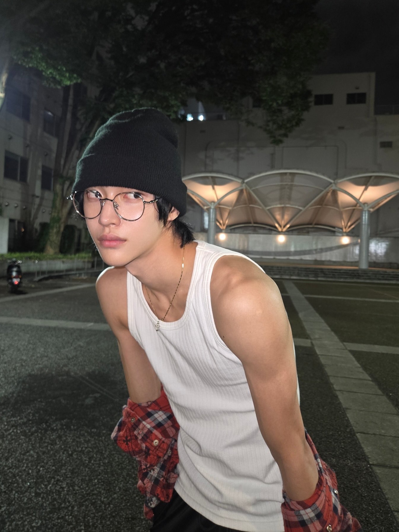 Gentle Monster Ep 02 Silver, Adidas Adicolor Cuff Knit Beanie Black 착용 스타일 - 1