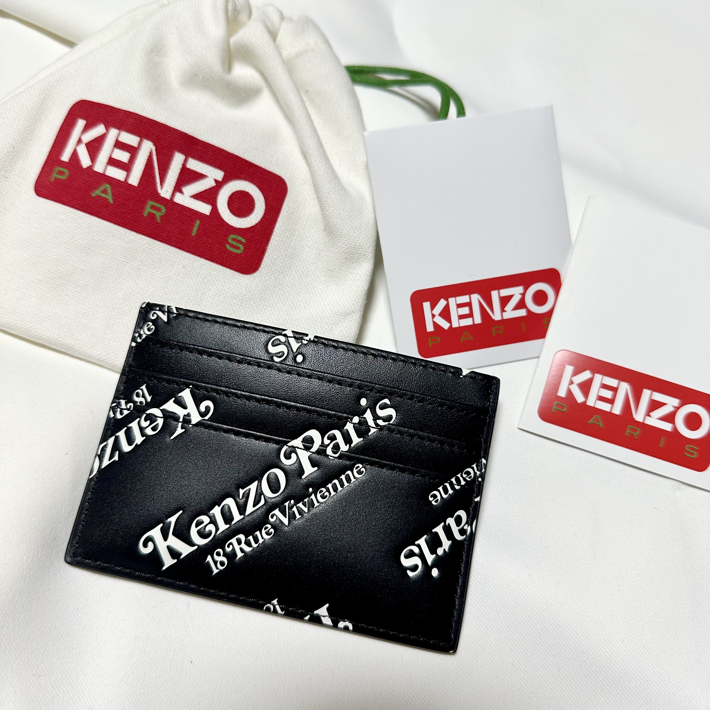 Kenzo Kenzogram Leather Card Holder Black 착용 스타일