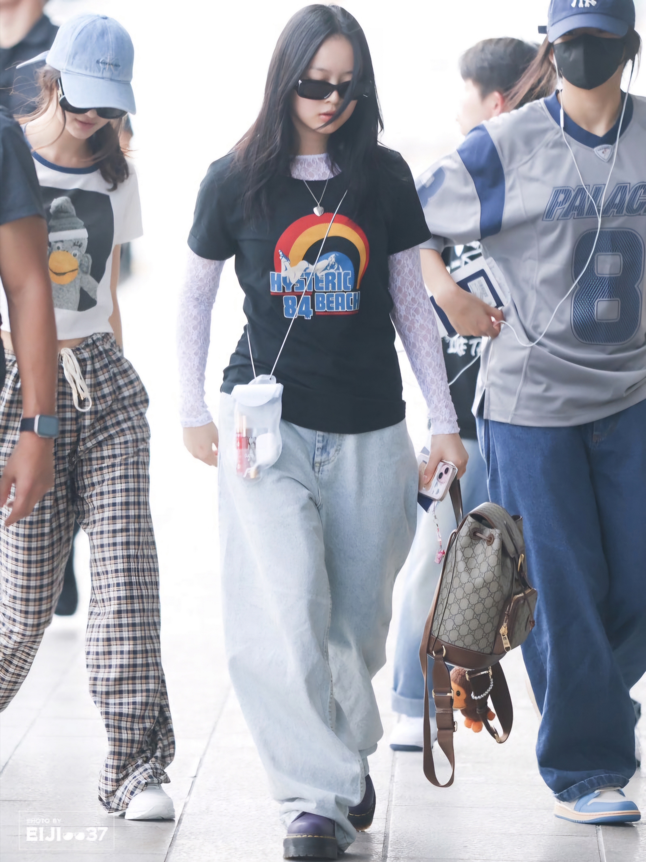 Palace Mesh Team Jersey Grey - 24SS, Chanel Classic Card Holder Grained Calfskin & Silver Black 착용 스타일 - 4