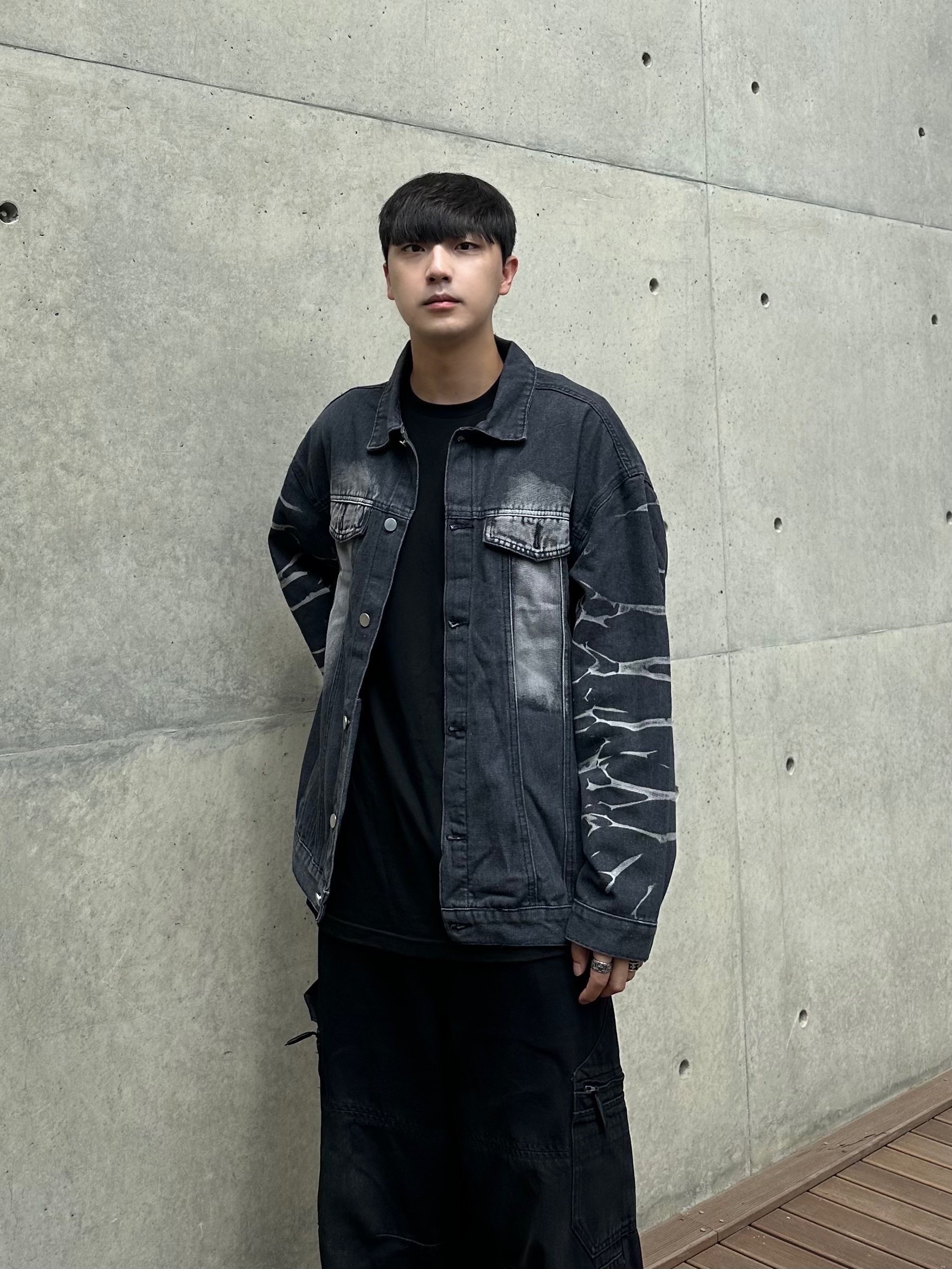 Balenciaga 3XL Sneakers Grey White Red 착용 스타일 - 2