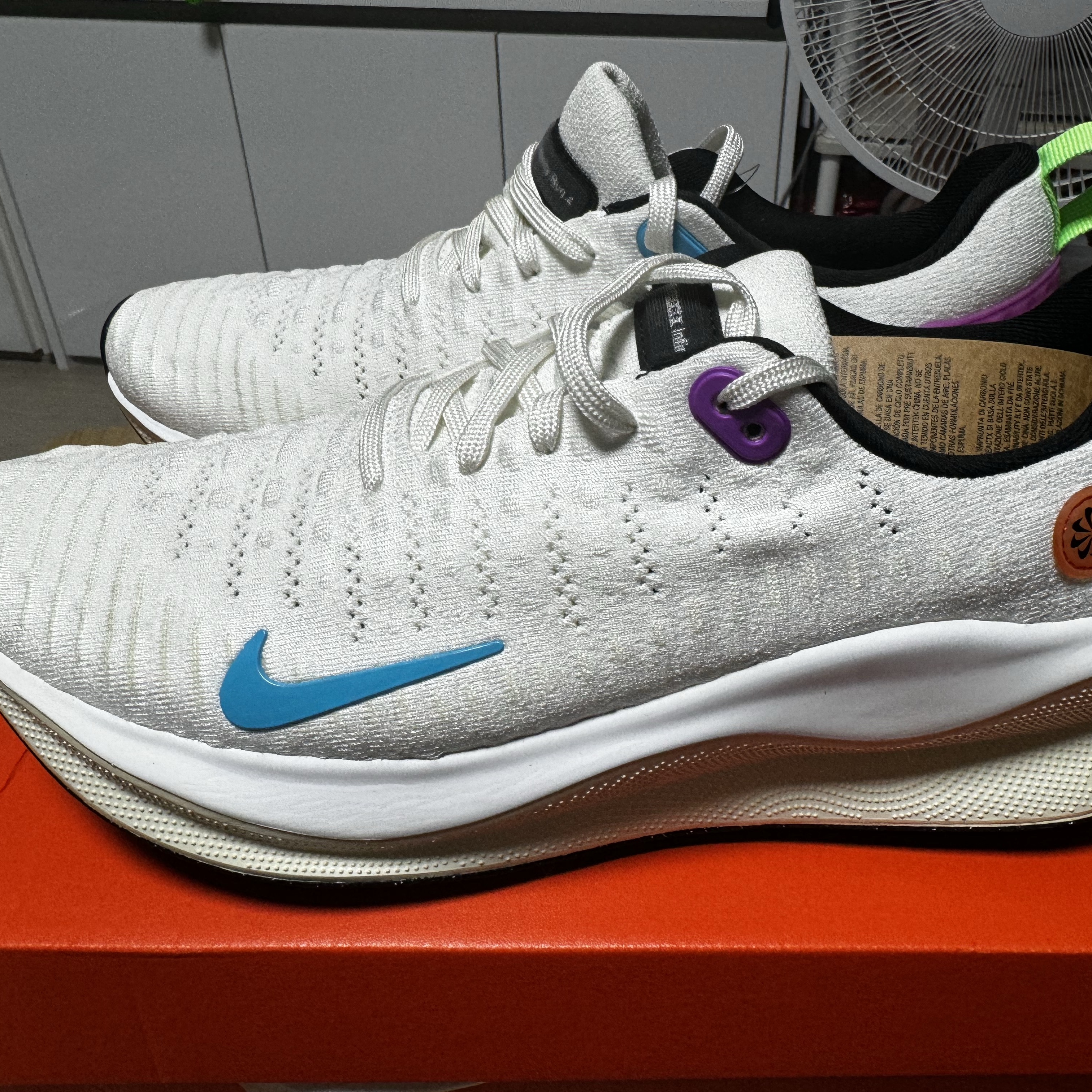 Nike Infinity Run 4 SE White Fuchsia Dream 착용 스타일 - 1