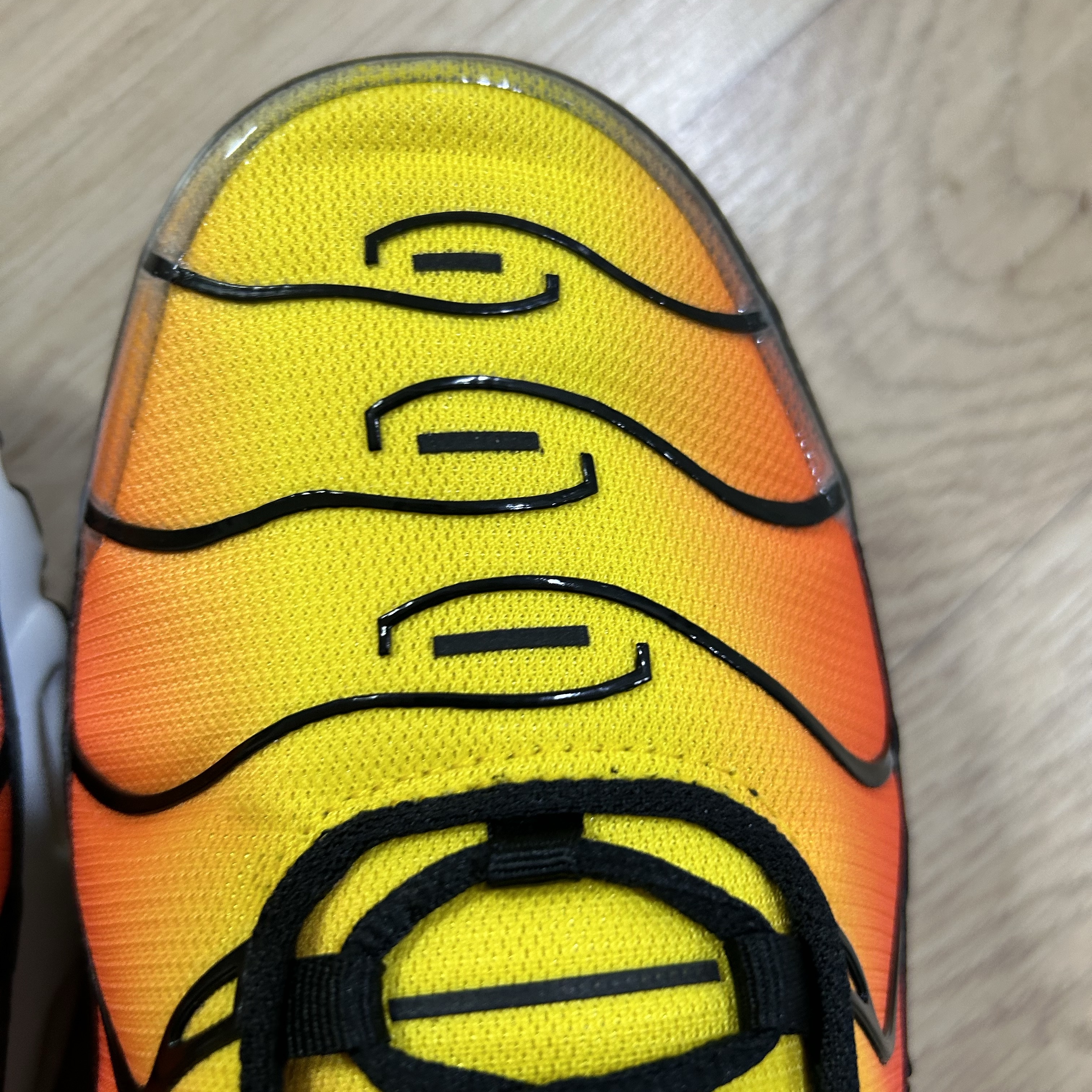 Nike Air Max Plus Bright Ceramic and Tour Yellow 착용 스타일