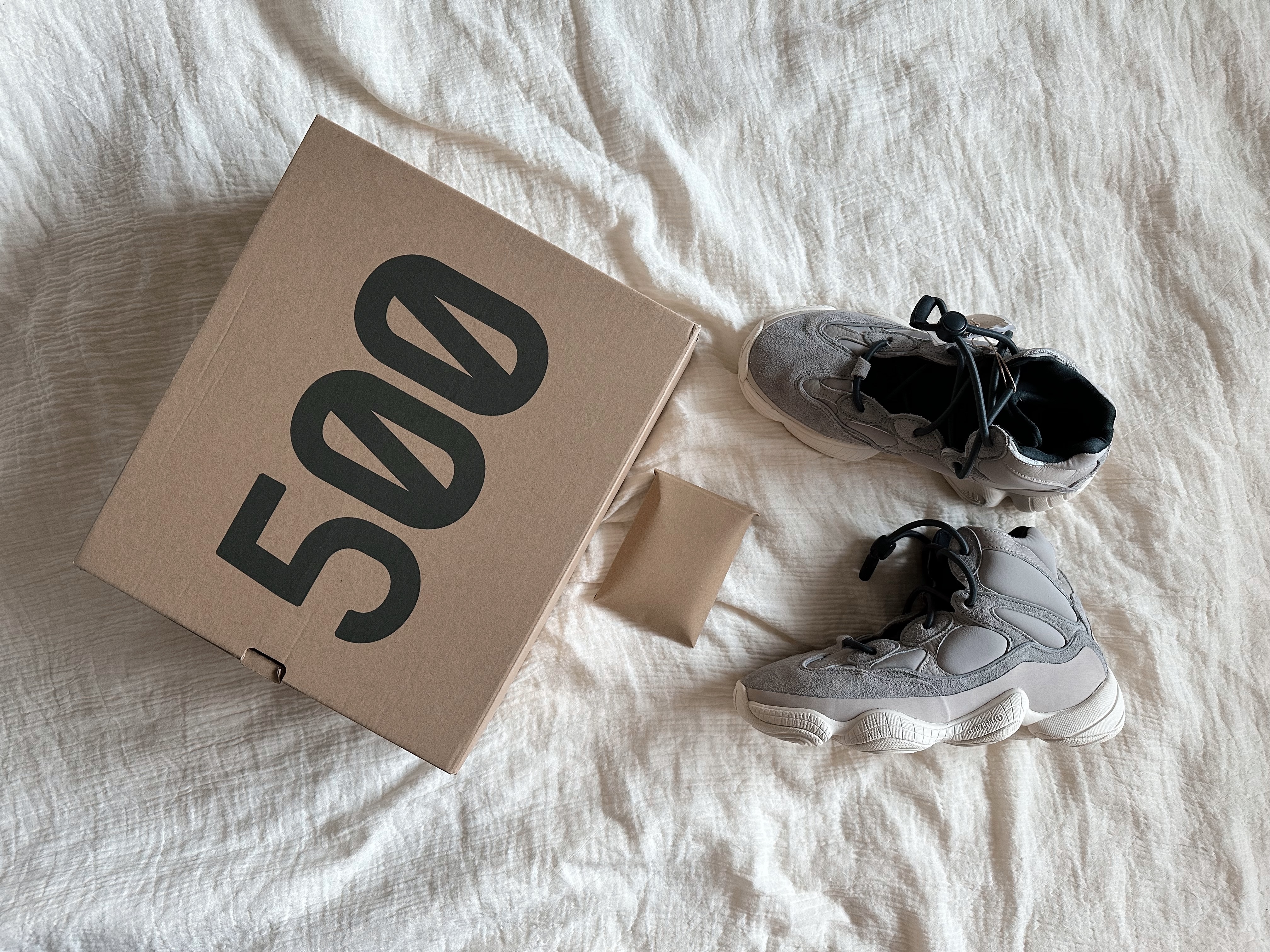 Adidas Yeezy 500 High Mist Stone 착용 스타일 - 2