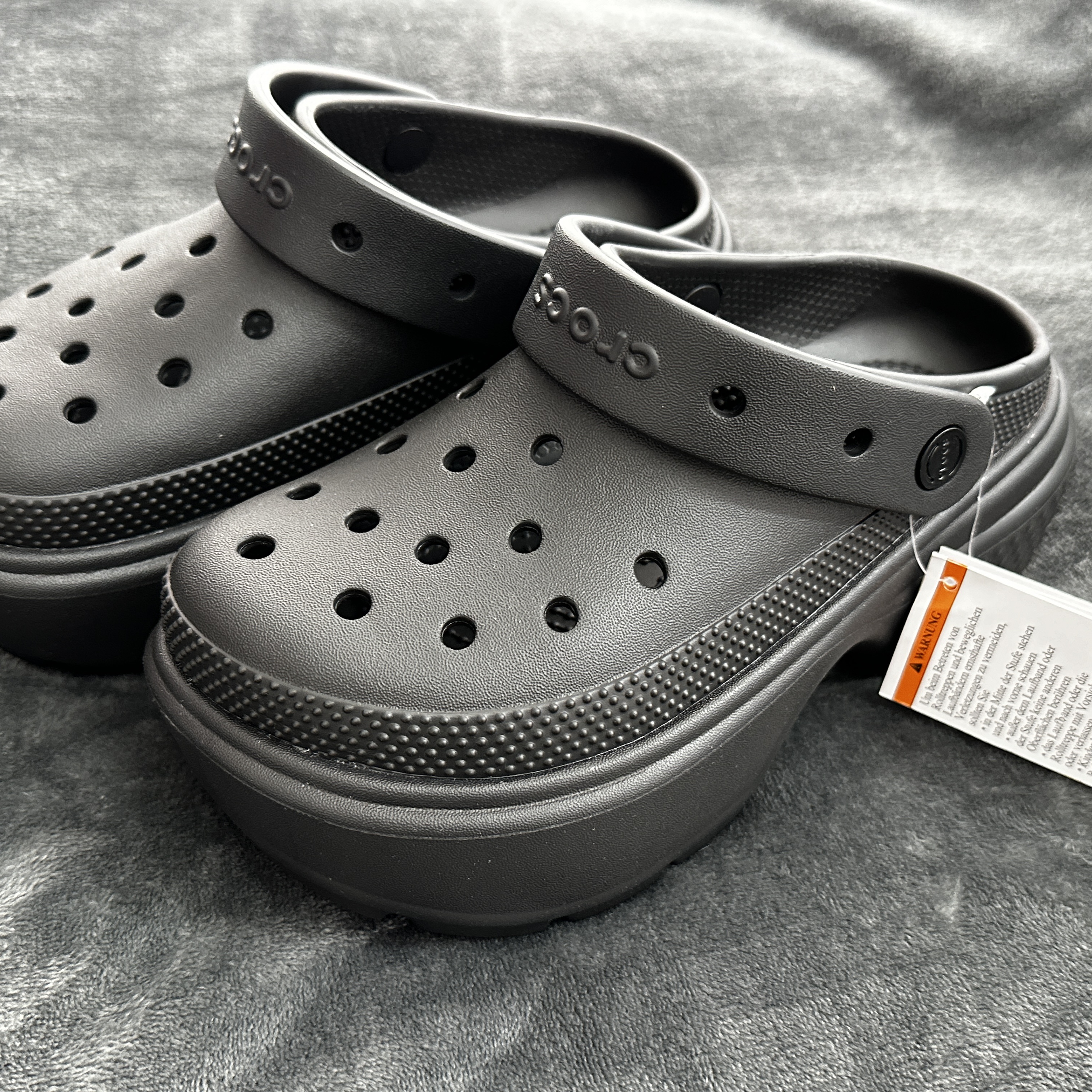 Crocs Stomp Clog Black 착용 스타일 - 4