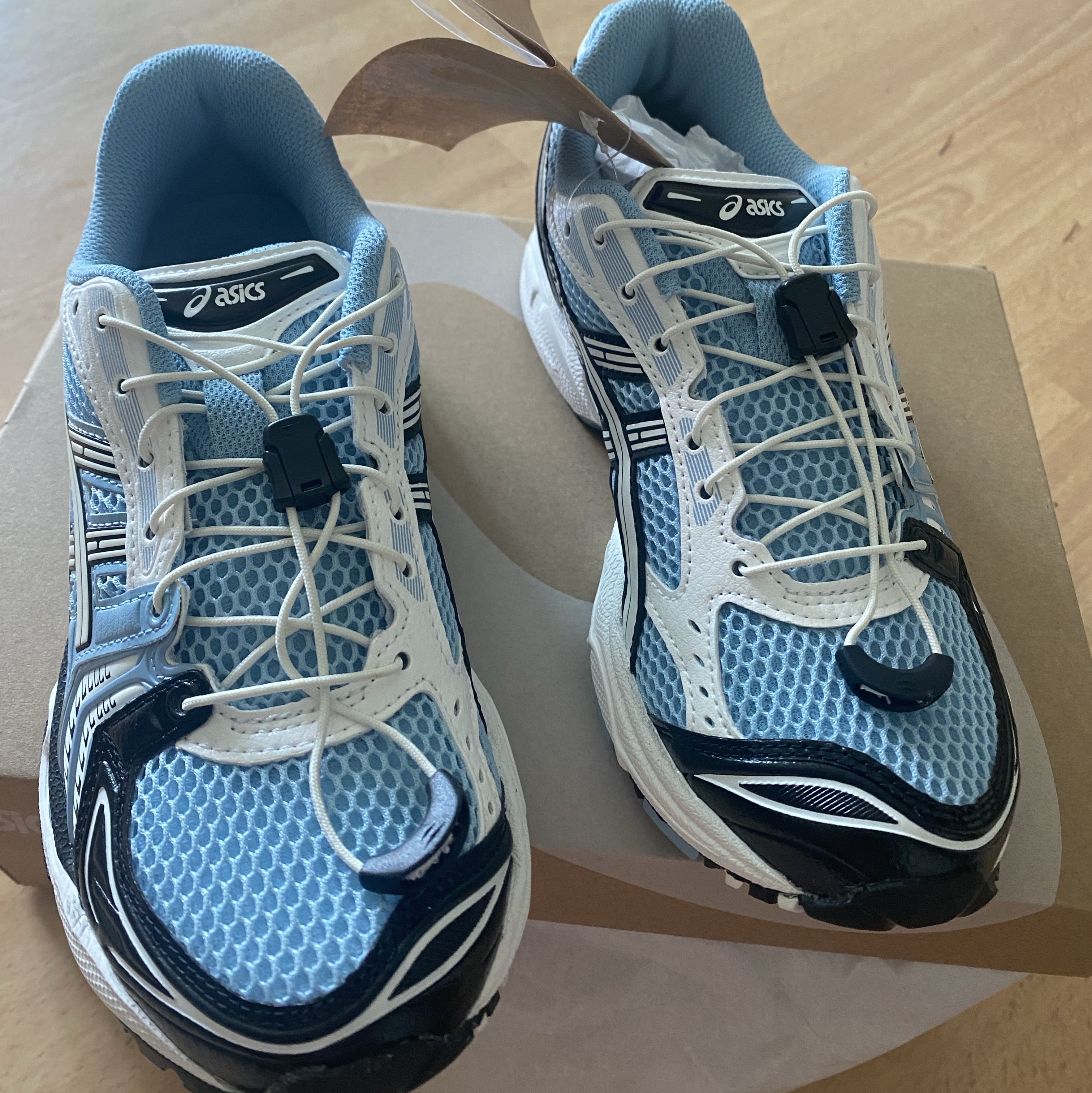 Asics Unlimited Gel-Kayano 14 Mist Cream 착용 스타일
