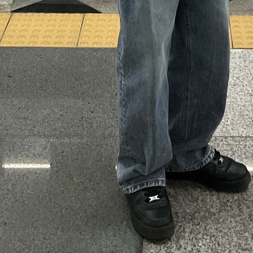 Nike Air Force 1 '07 Low Triple Black 착용 스타일