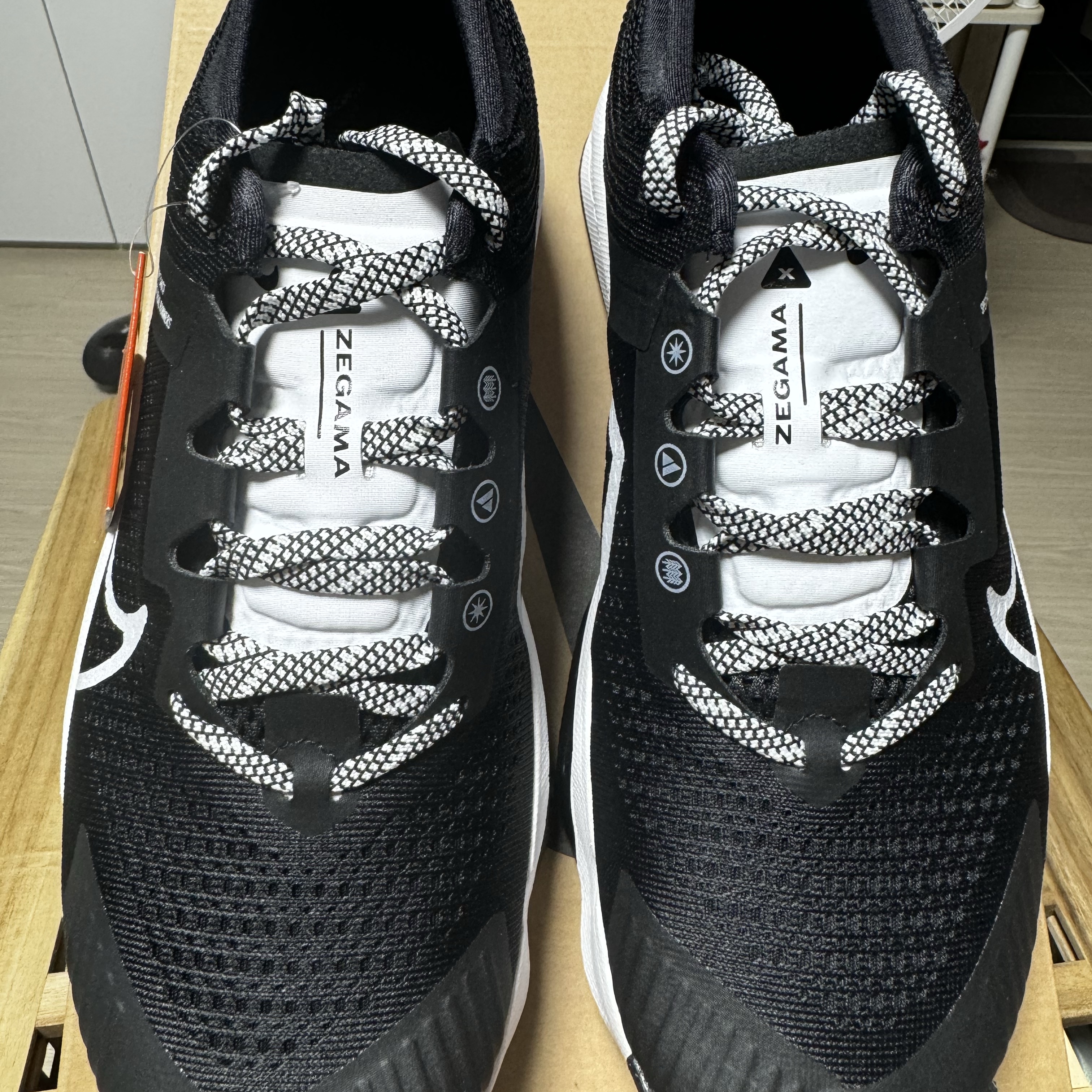 Nike ZoomX Zegama Trail Deep Black White 착용 스타일 - 3