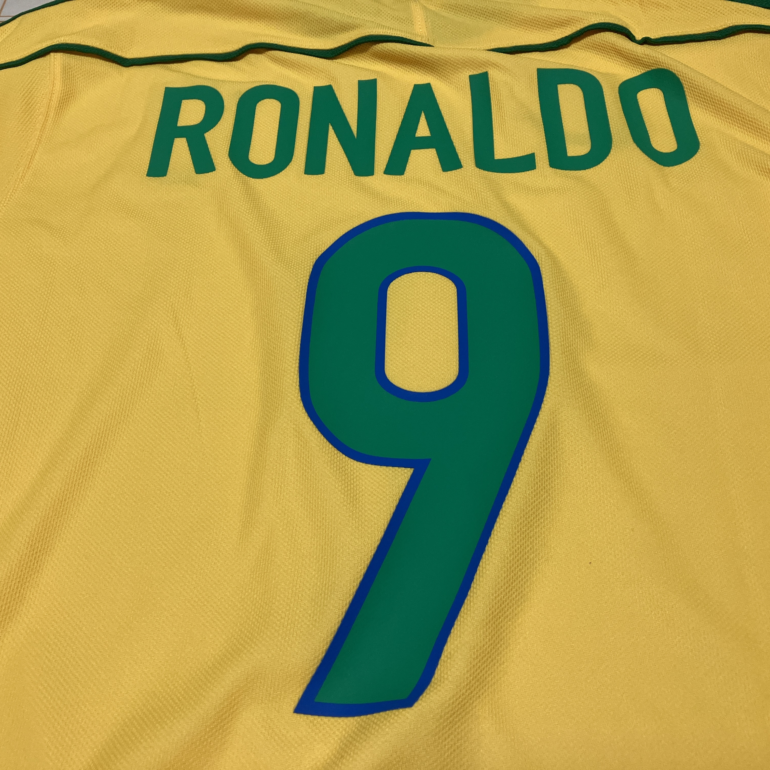 Nike Brazil 1998 Reissue Soccer Replica Jersey Varsity Maize Ronaldo (Marking Ver.) 착용 스타일