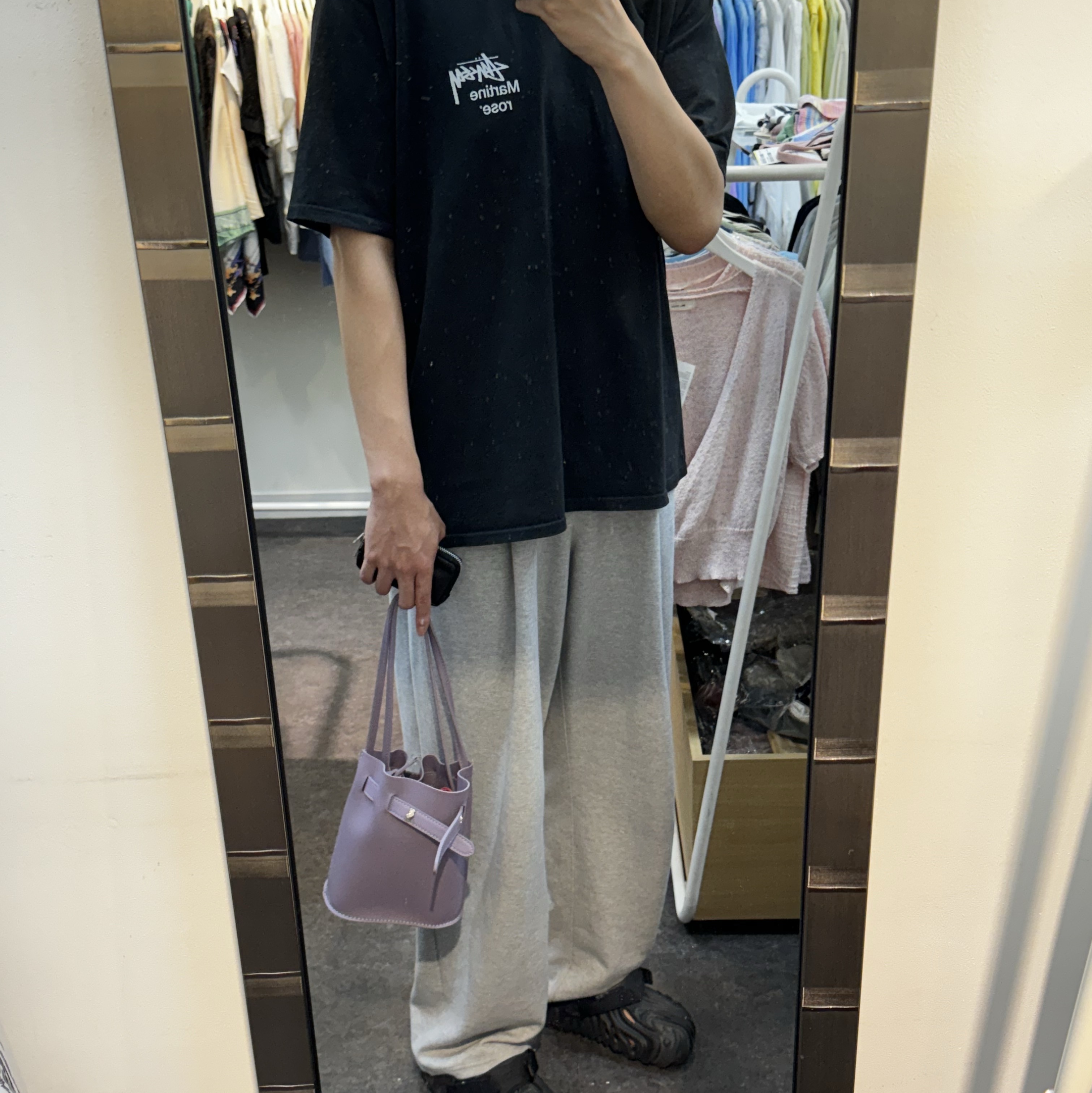Stussy x Martine Rose Collage Pigment Dyed T-Shirt Black 착용 스타일