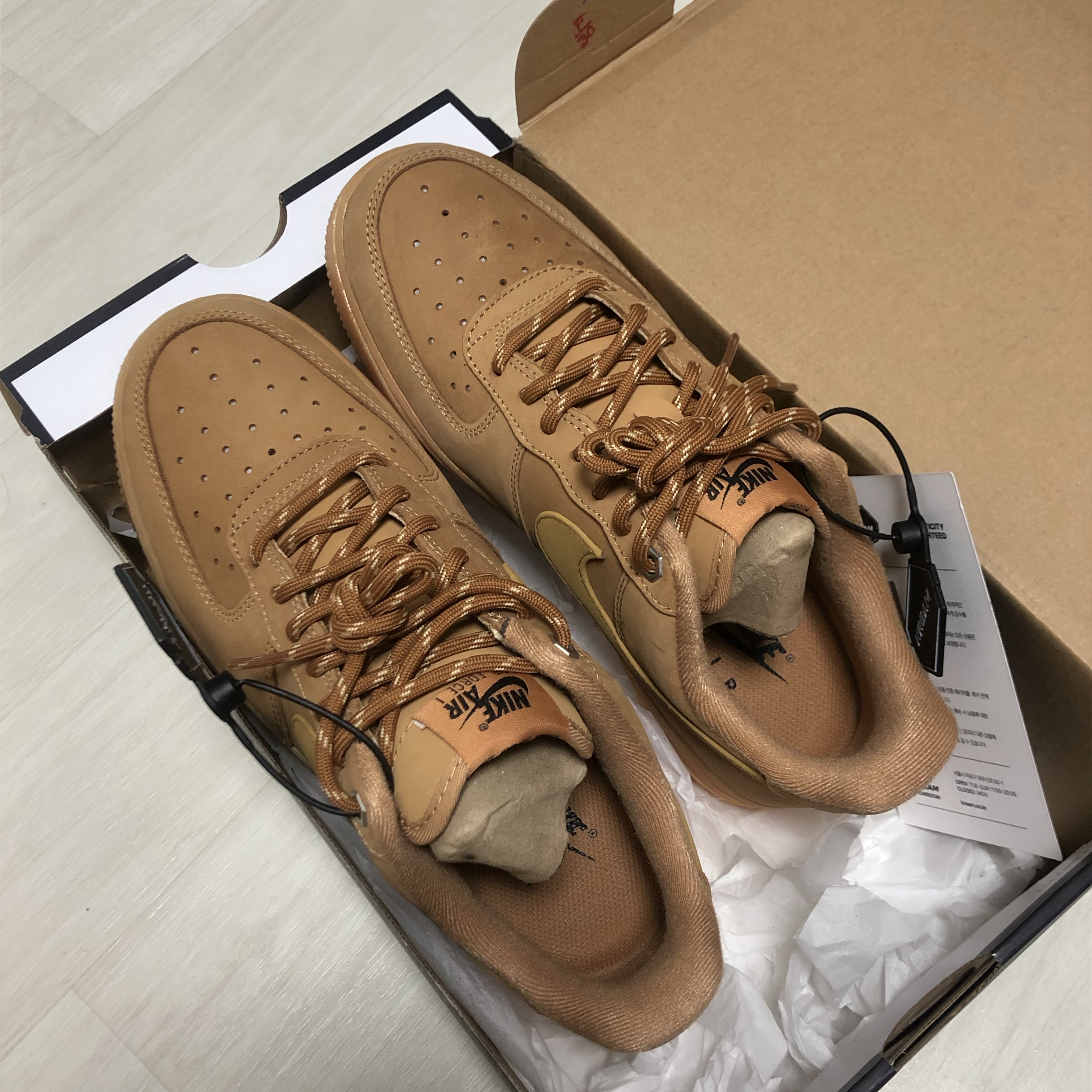 Nike Air Force 1 '07 WB Flax 착용 스타일
