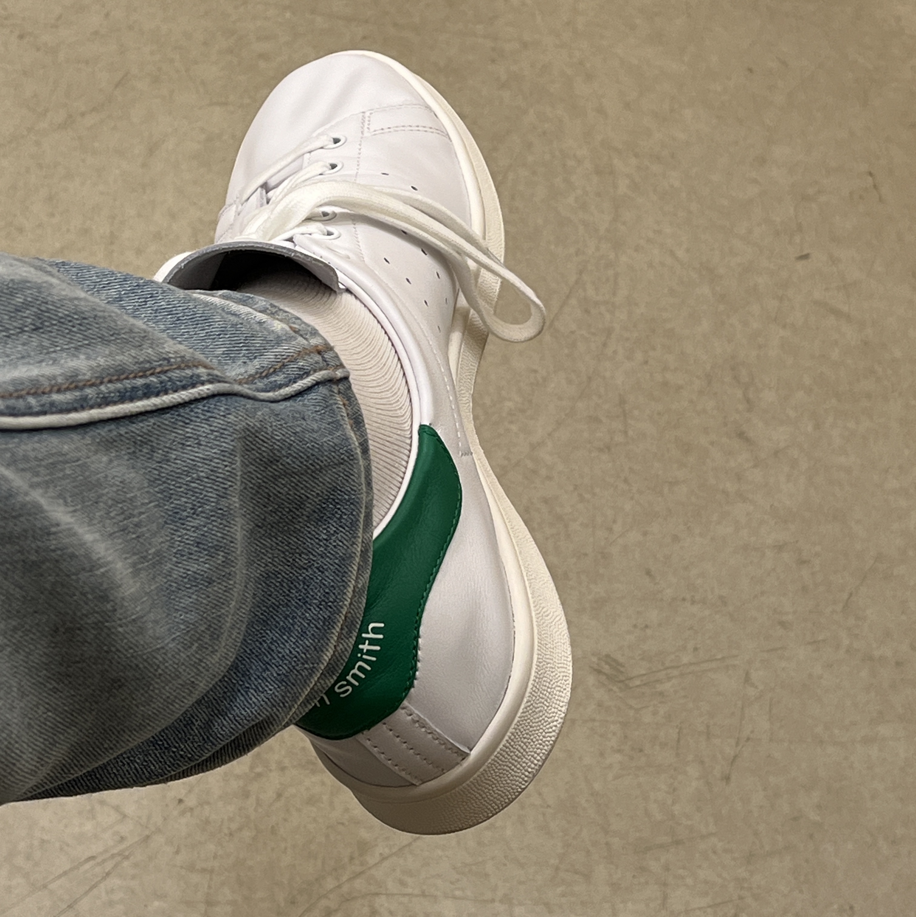 Adidas Stan Smith Decon Cloud White Green 착용 스타일 - 1