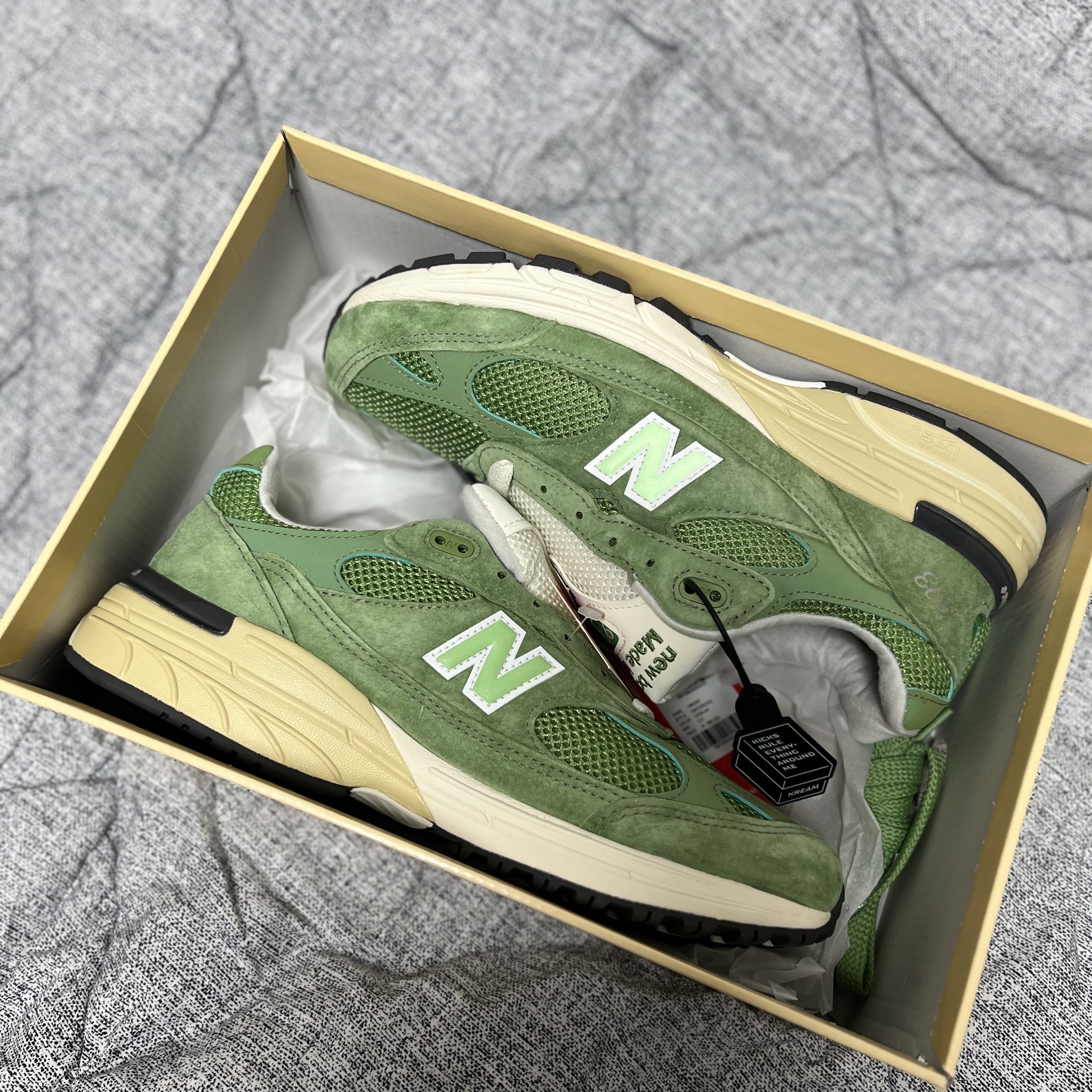 New Balance 993 Made in USA Chive Sea Salt 착용 스타일