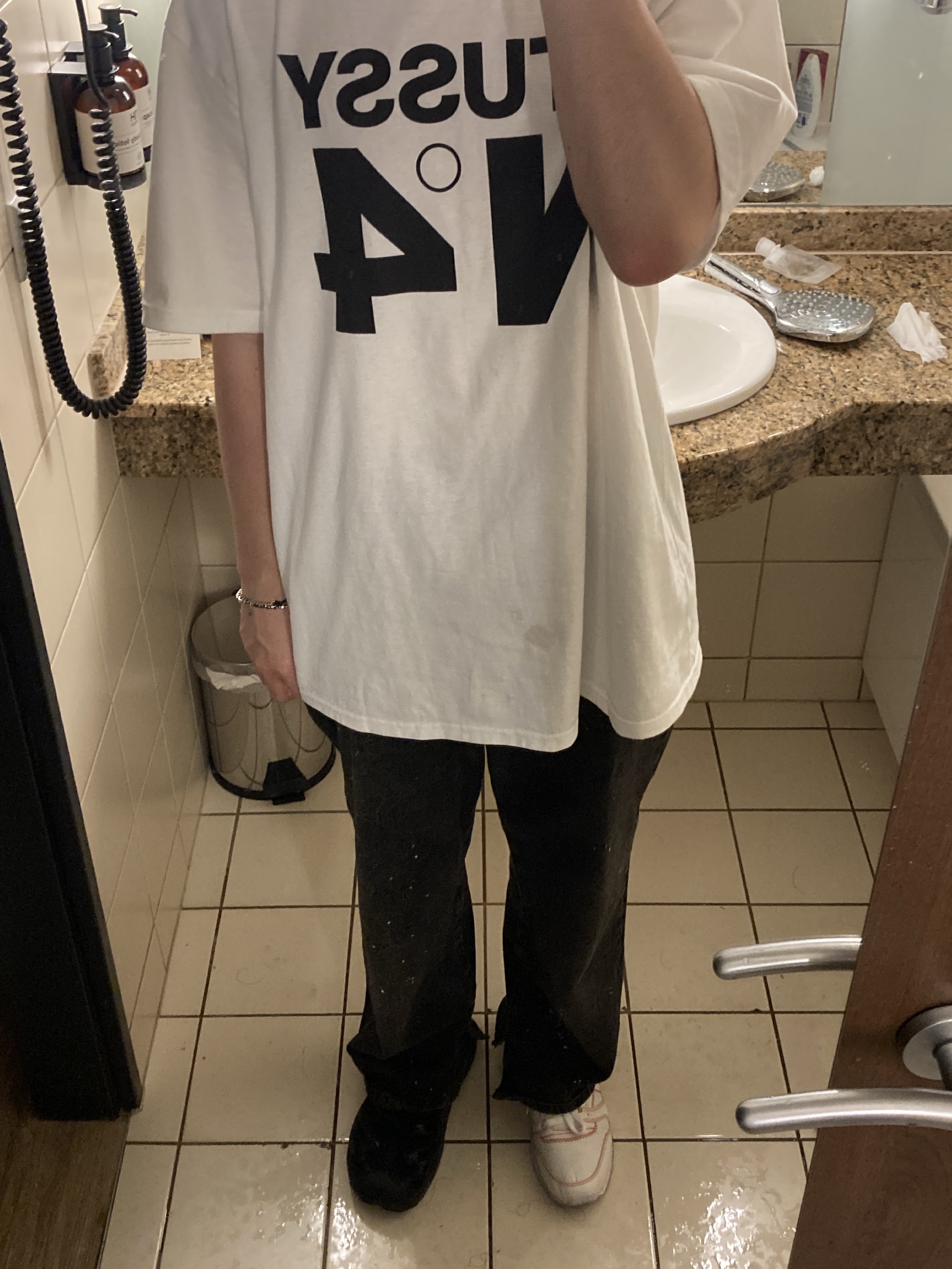 Stussy NO.4 T-Shirt White, Zara x Ader Error Slit Jeans Black 착용 스타일