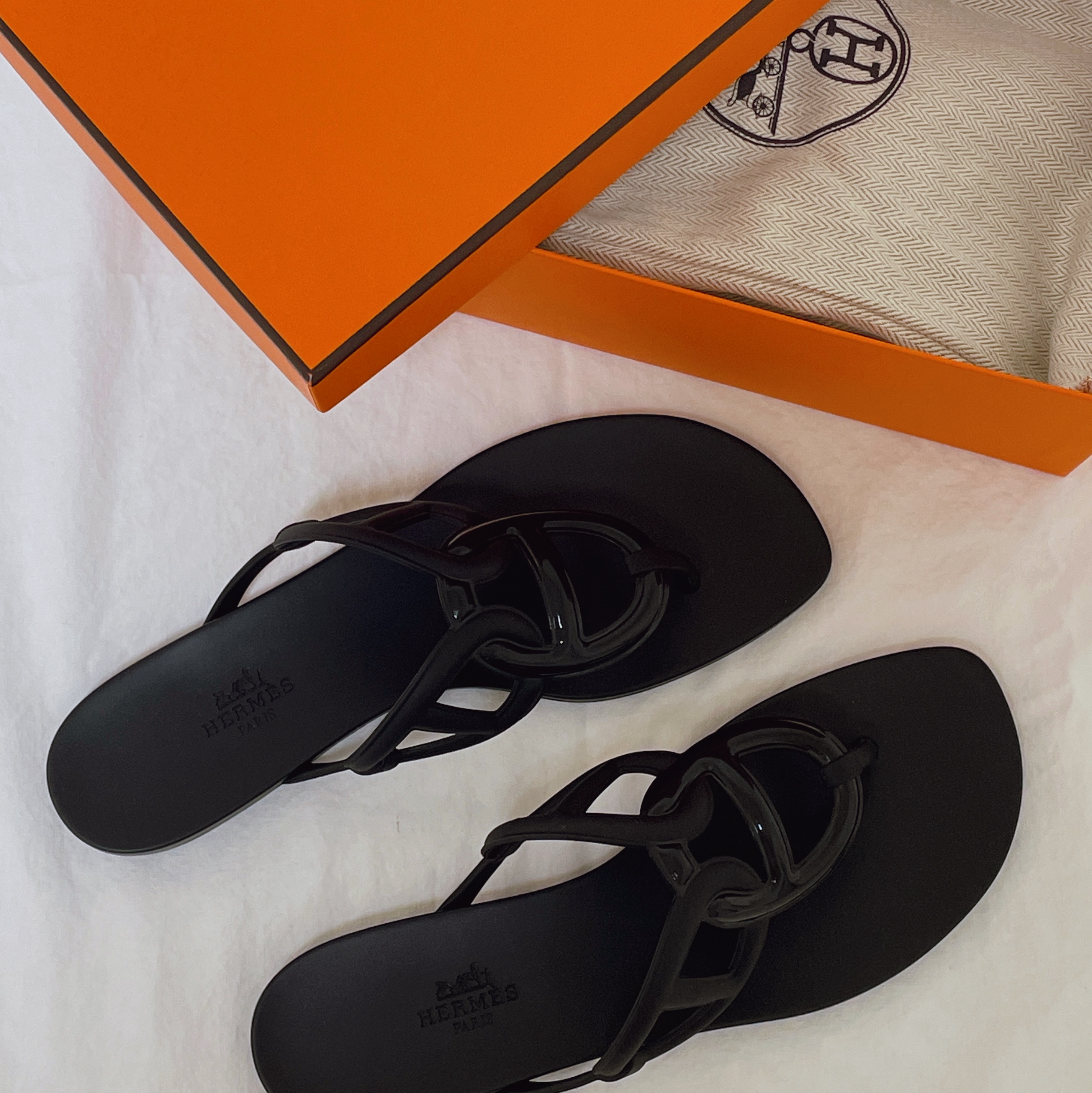 (W) Hermes Egerie Sandal Noir 착용 스타일