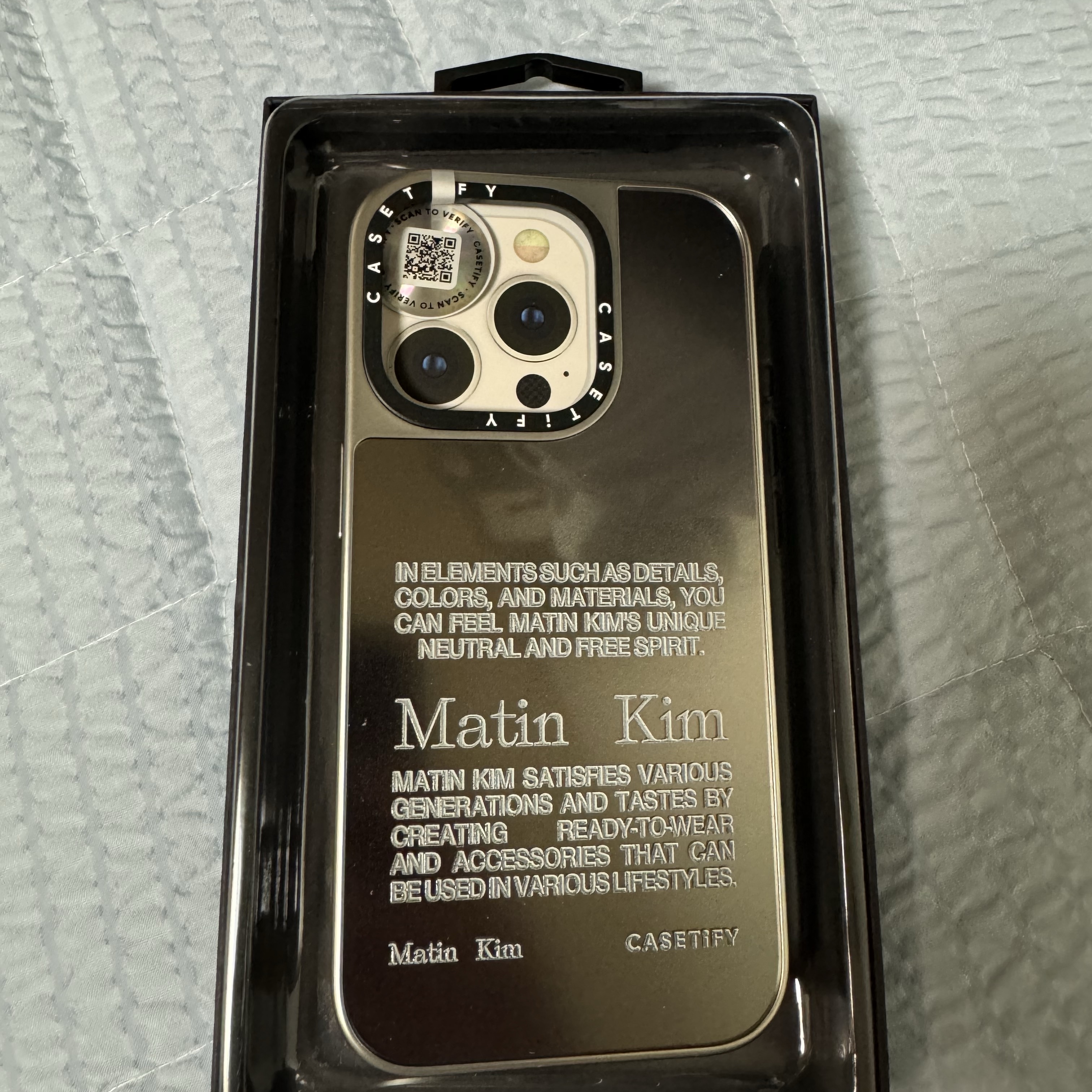 Casetify x Matin Kim iPhone Letter Magsafe Mirror Case Silver 착용 스타일