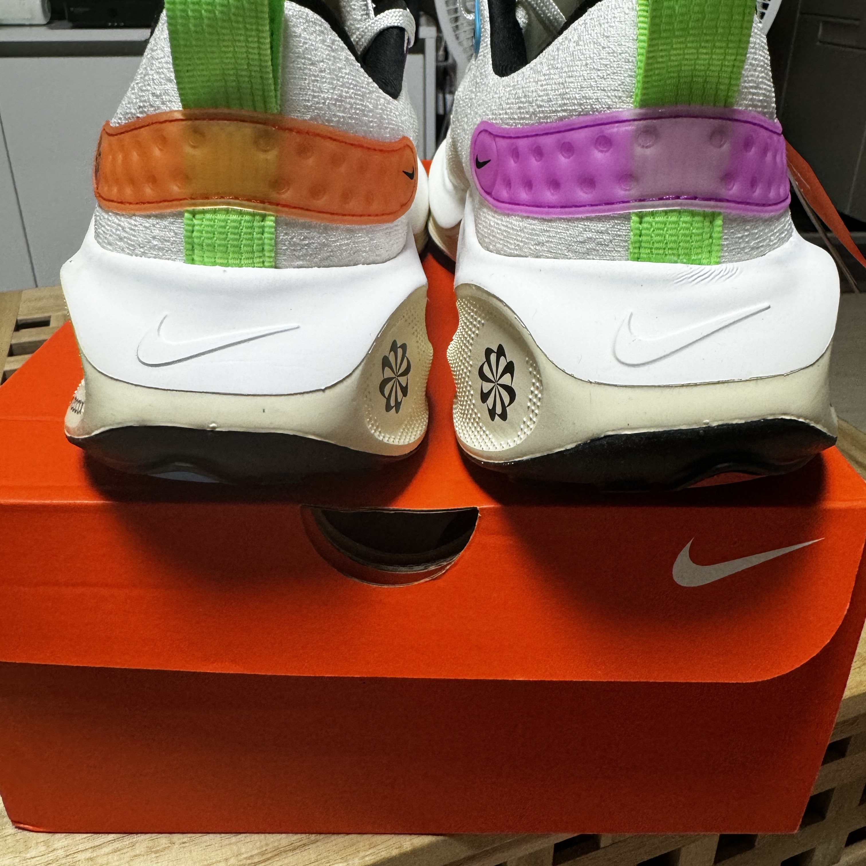 Nike Infinity Run 4 SE White Fuchsia Dream 착용 스타일 - 3