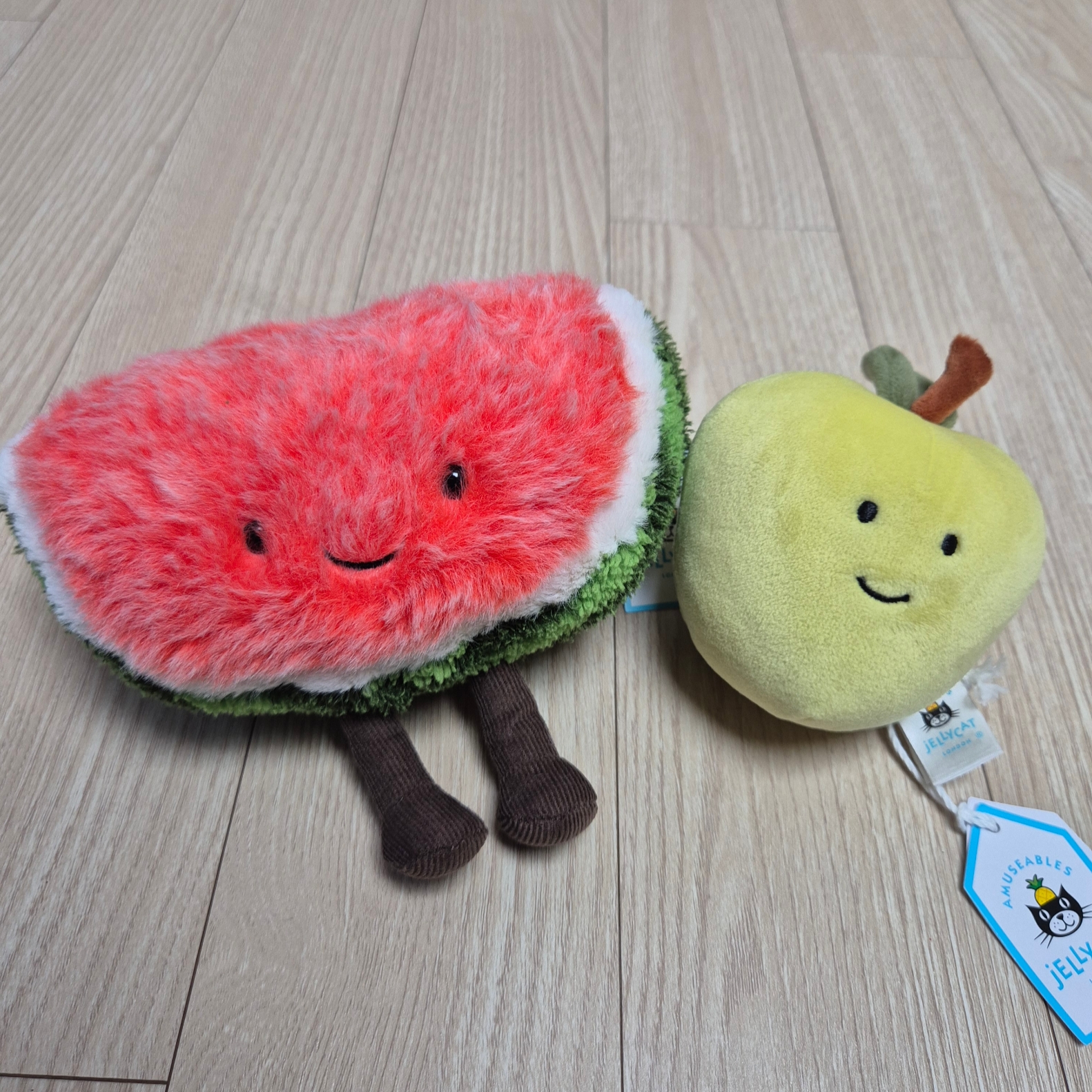 Jellycat Fabulous Fruit Apple Green, Jellycat Amuseable Watermelon Small Pink 착용 스타일