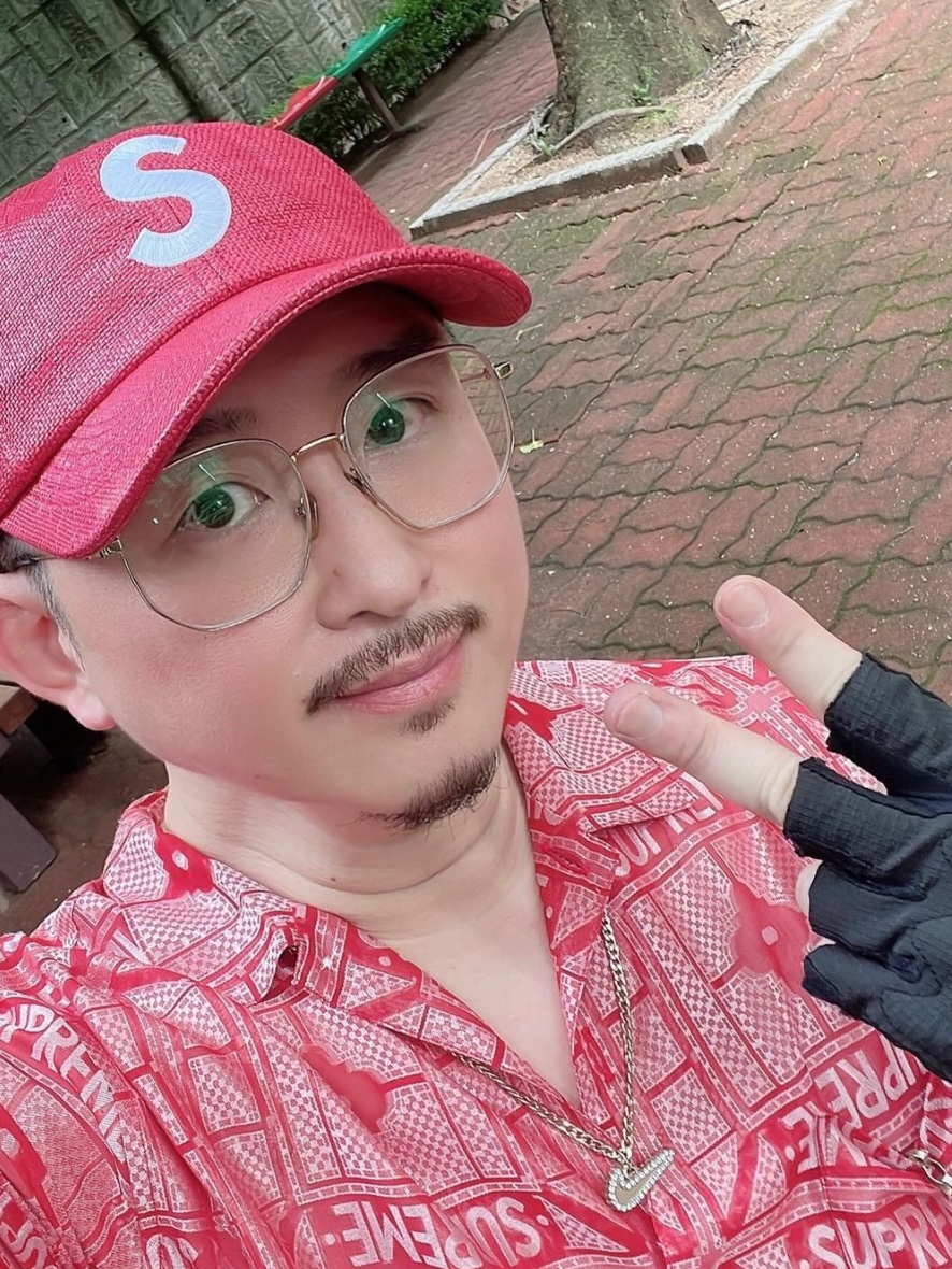Supreme Tray Jacquard S/S Shirt Red - 24SS, Maison Mihara Yasuhiro Peterson OG Sole Canvas Low Sneakers Orange 착용 스타일 - 2