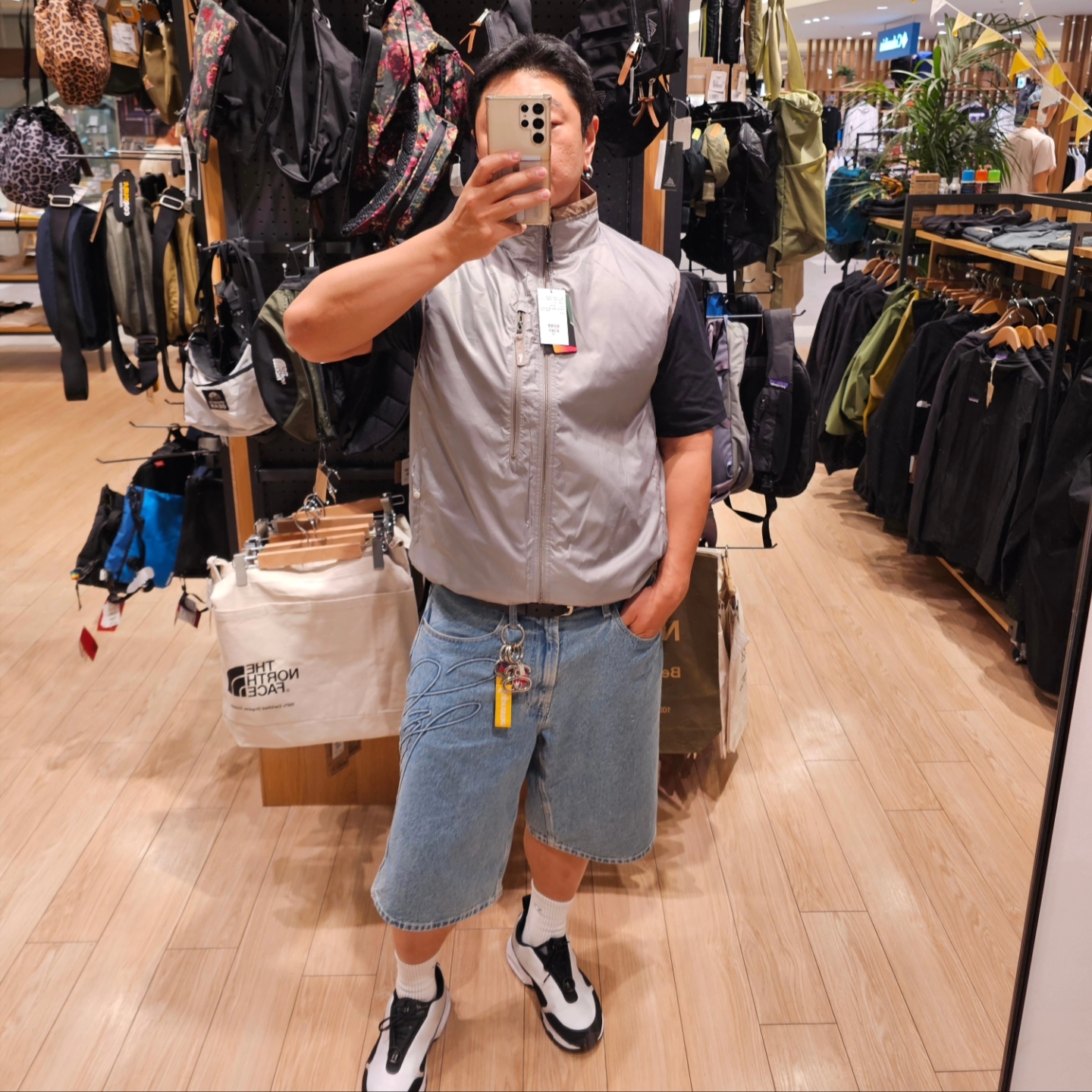 Supreme Script Baggy Denim Short Washed Indigo - 24SS 착용 스타일
