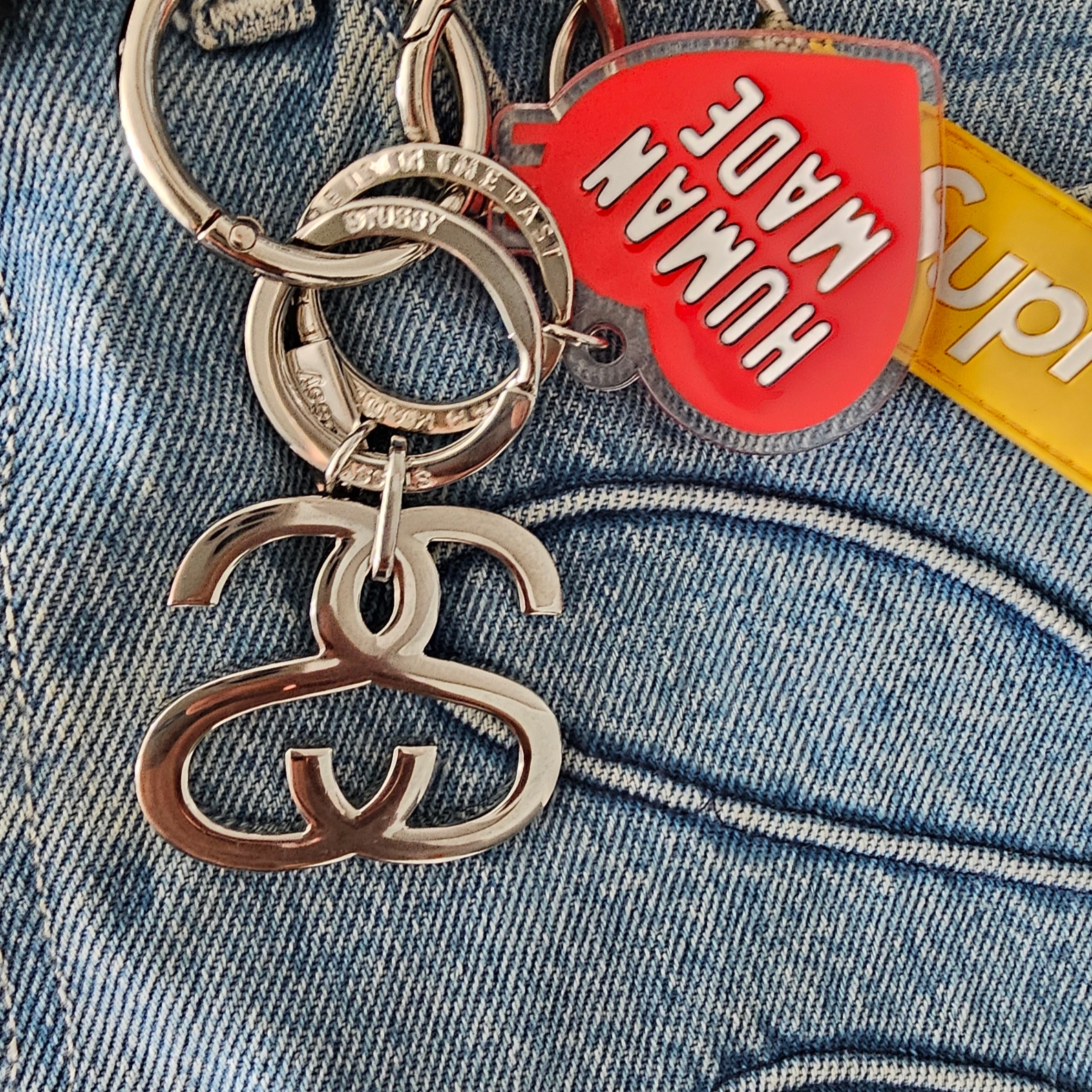 Stussy SS Link Keychain Silver 착용 스타일