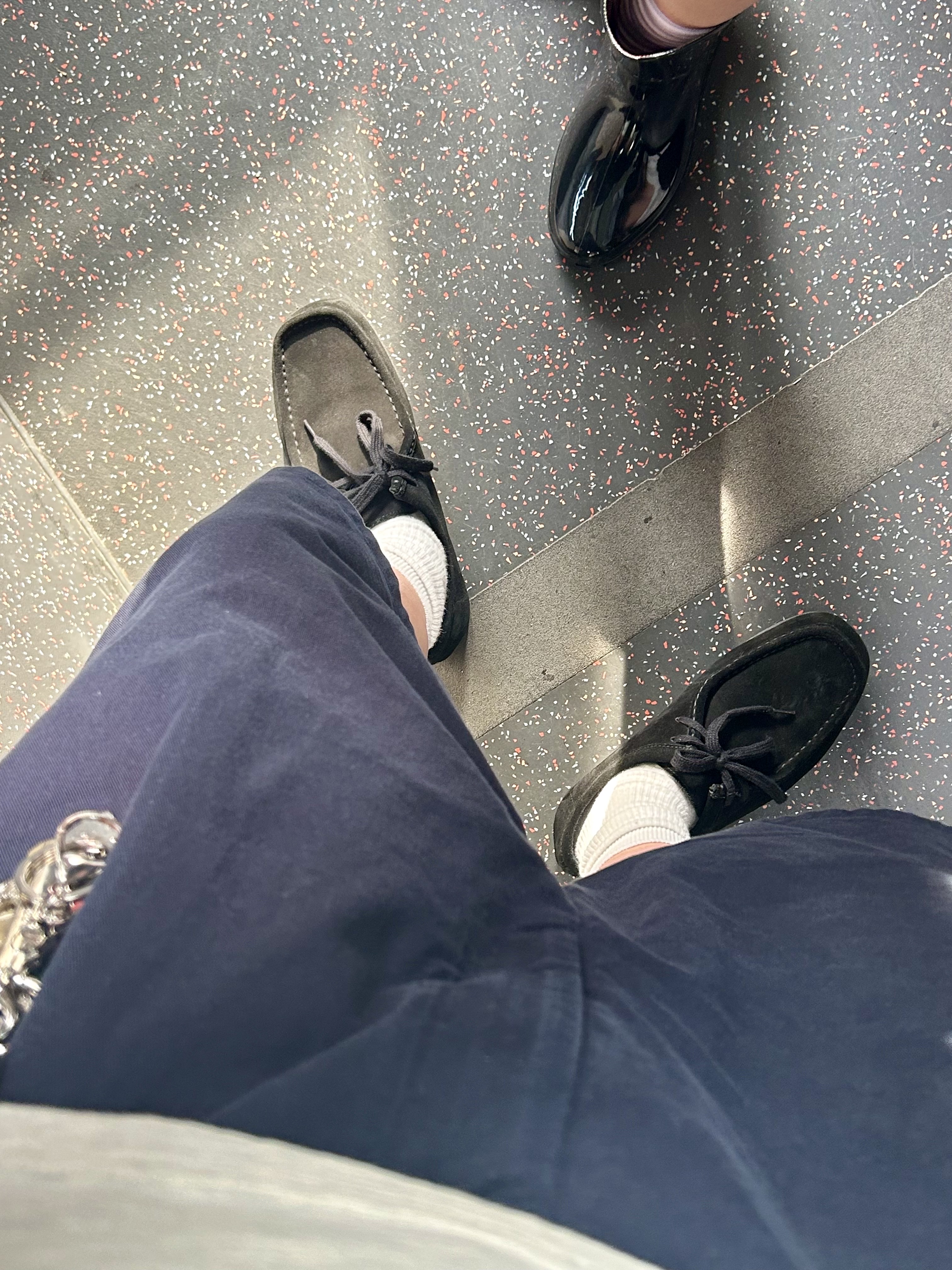 Kapital No. 8 Canvas Snufkin Bag Black, GU Real Leather Moccasin Shoes Black 착용 스타일 - 2
