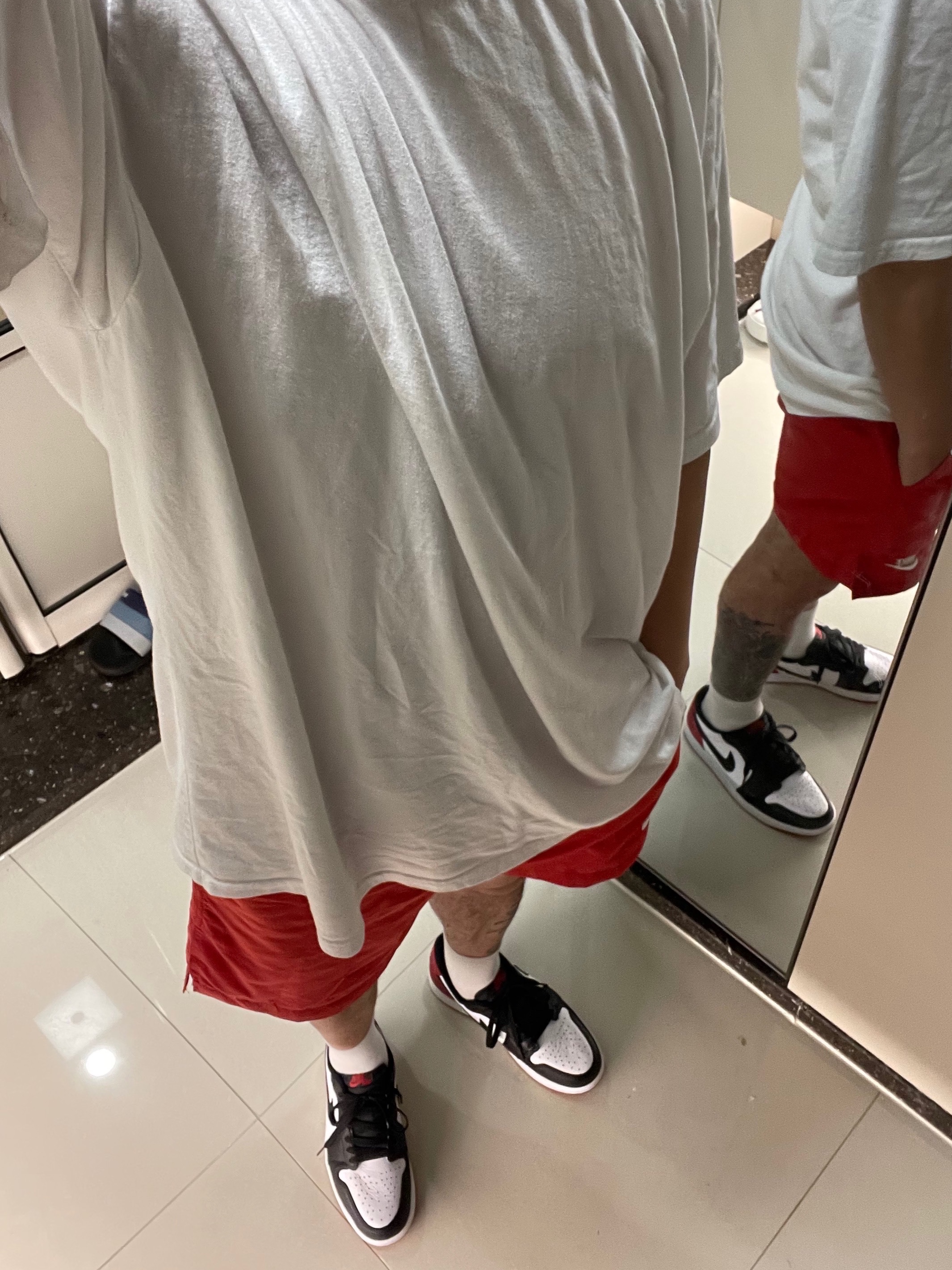 Jordan 1 Retro Low OG Black Toe 착용 스타일 - 1