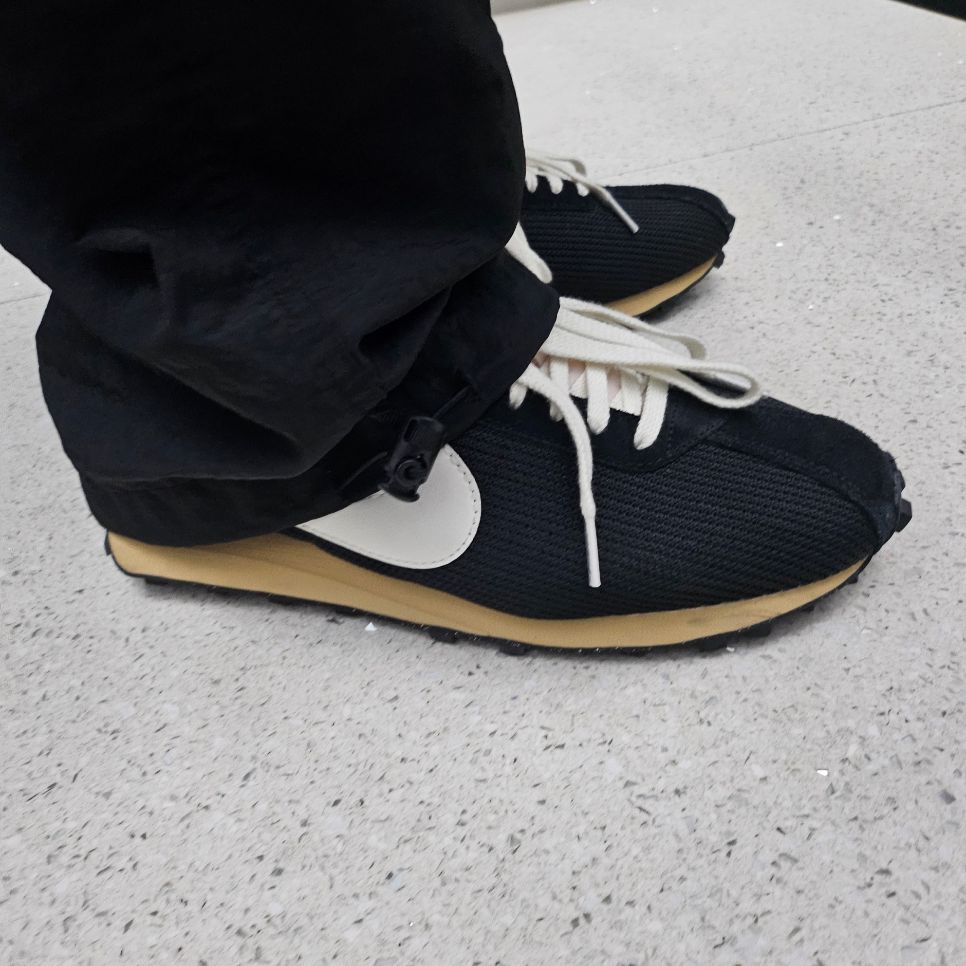 Nike LD-1000 SP Black and Sail 착용 스타일
