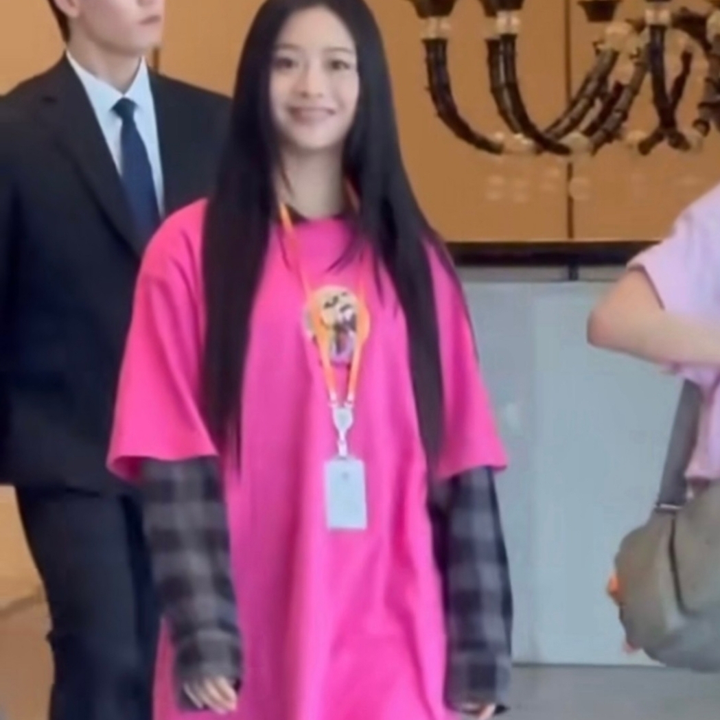 Supreme Plaid Flannel Shirt Black - 24SS, Supreme Miss Piggy T-Shirt Fuchsia - 24SS 착용 스타일