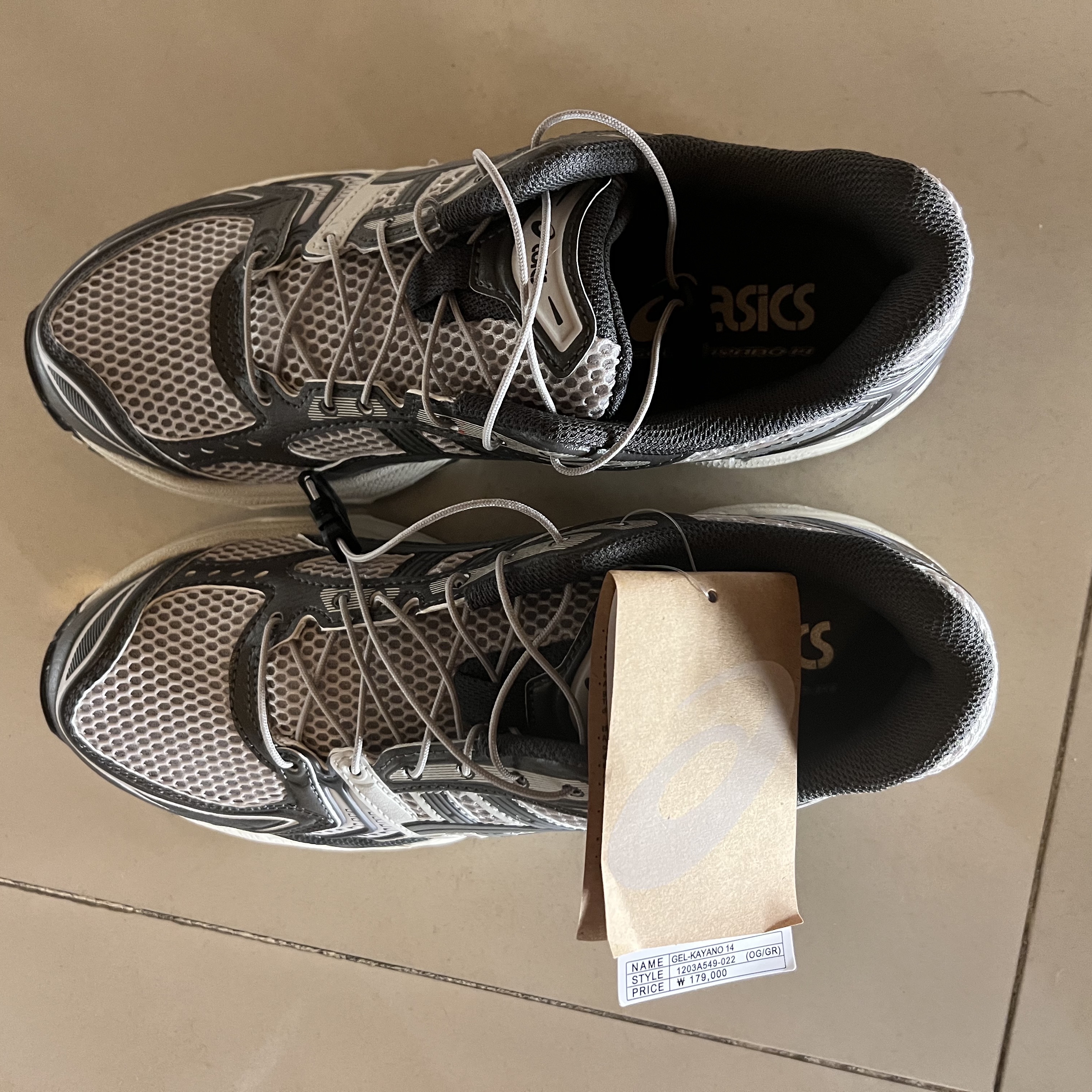 Asics Unlimited Gel-Kayano 14 Oyster Grey Clay Grey 착용 스타일
