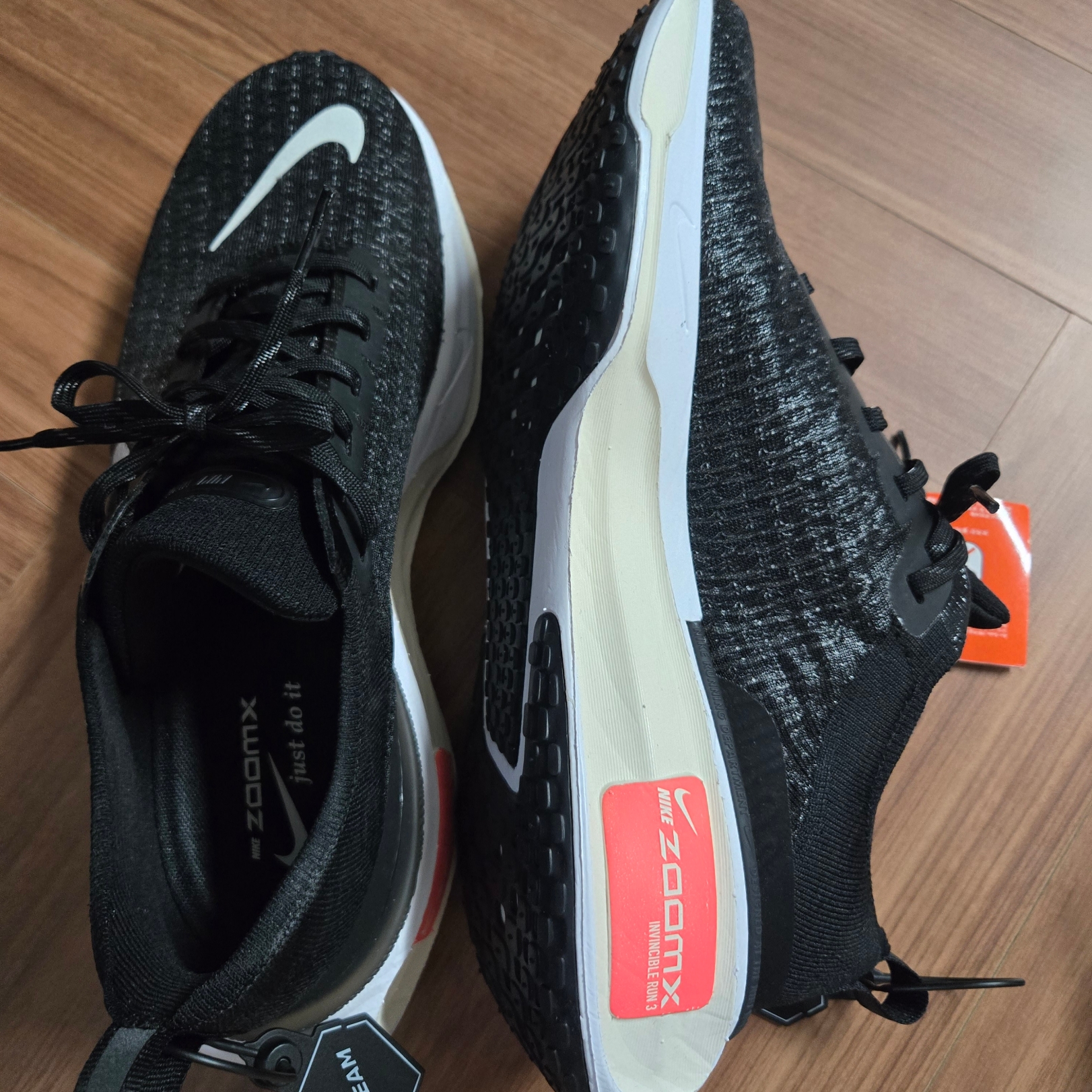 Nike ZoomX Invincible Run Flyknit 3 Black White 착용 스타일