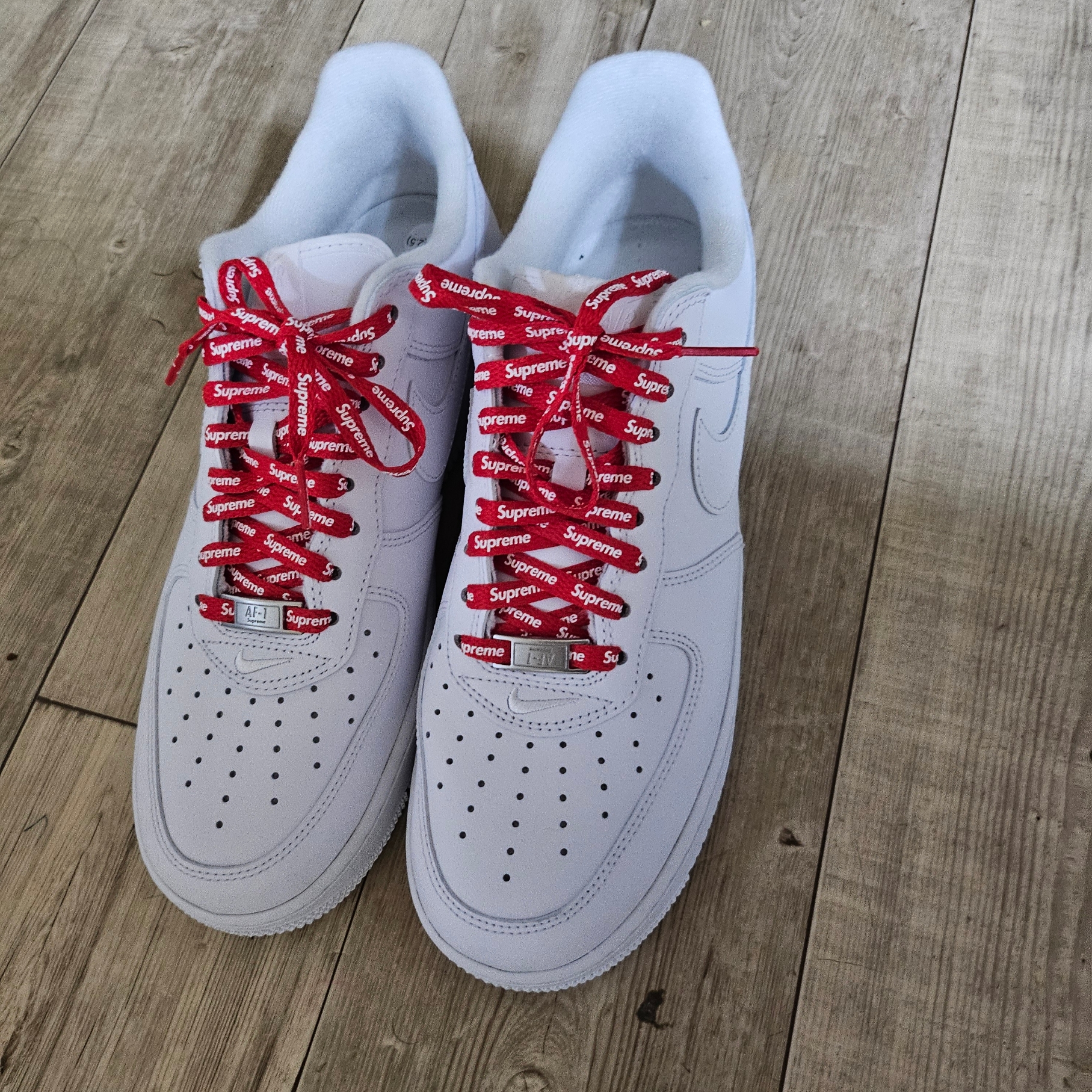 Nike x Supreme Air Force 1 Low White 착용 스타일 - 2