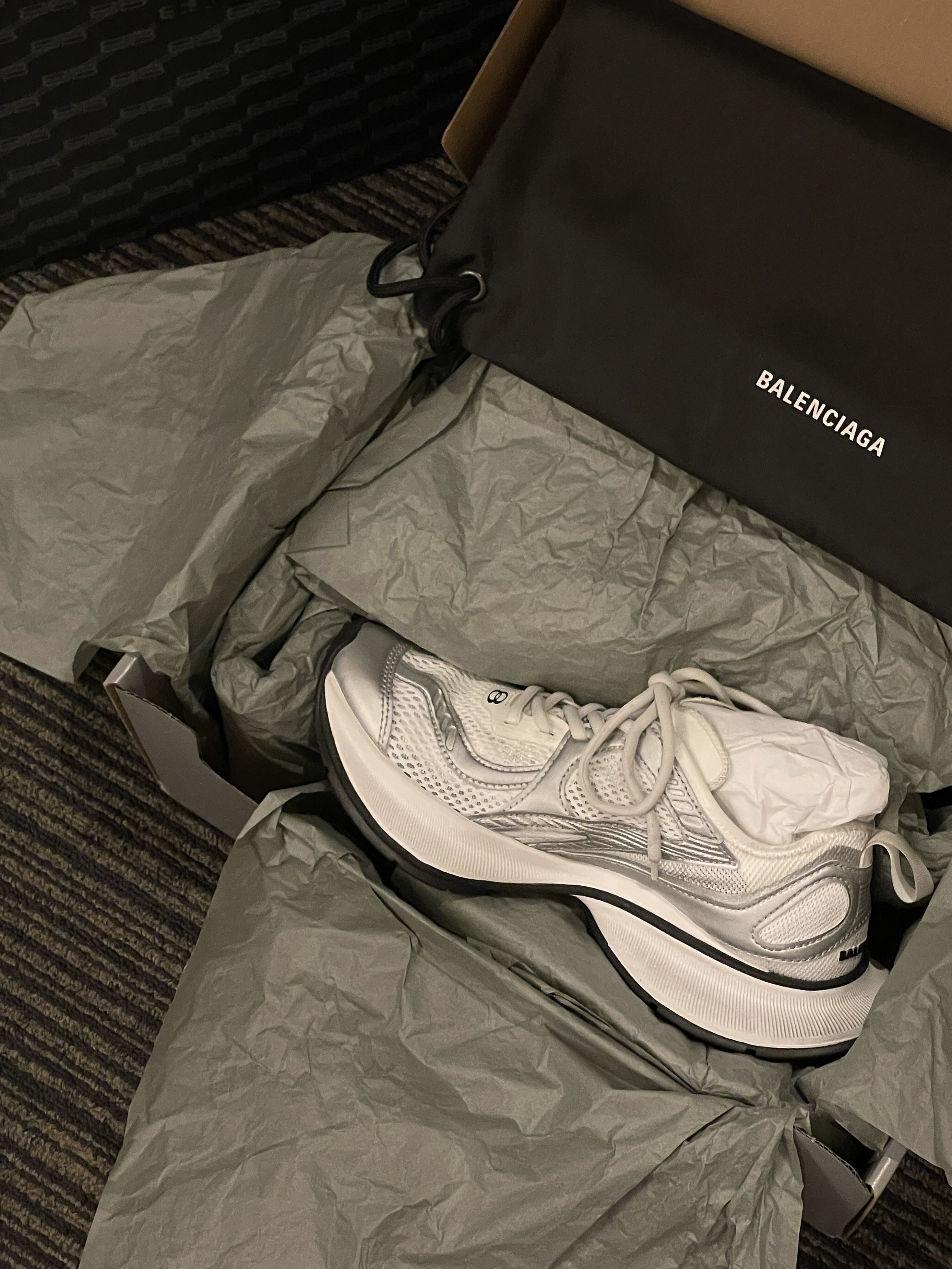Asics x Kiko Kostadinov Gel-Quantum Zientzia White Blue, Oakley Eye Jacket Redux Silver Frame Prizm Black Polarized Lenses High Bridge Fit 착용 스타일 - 8