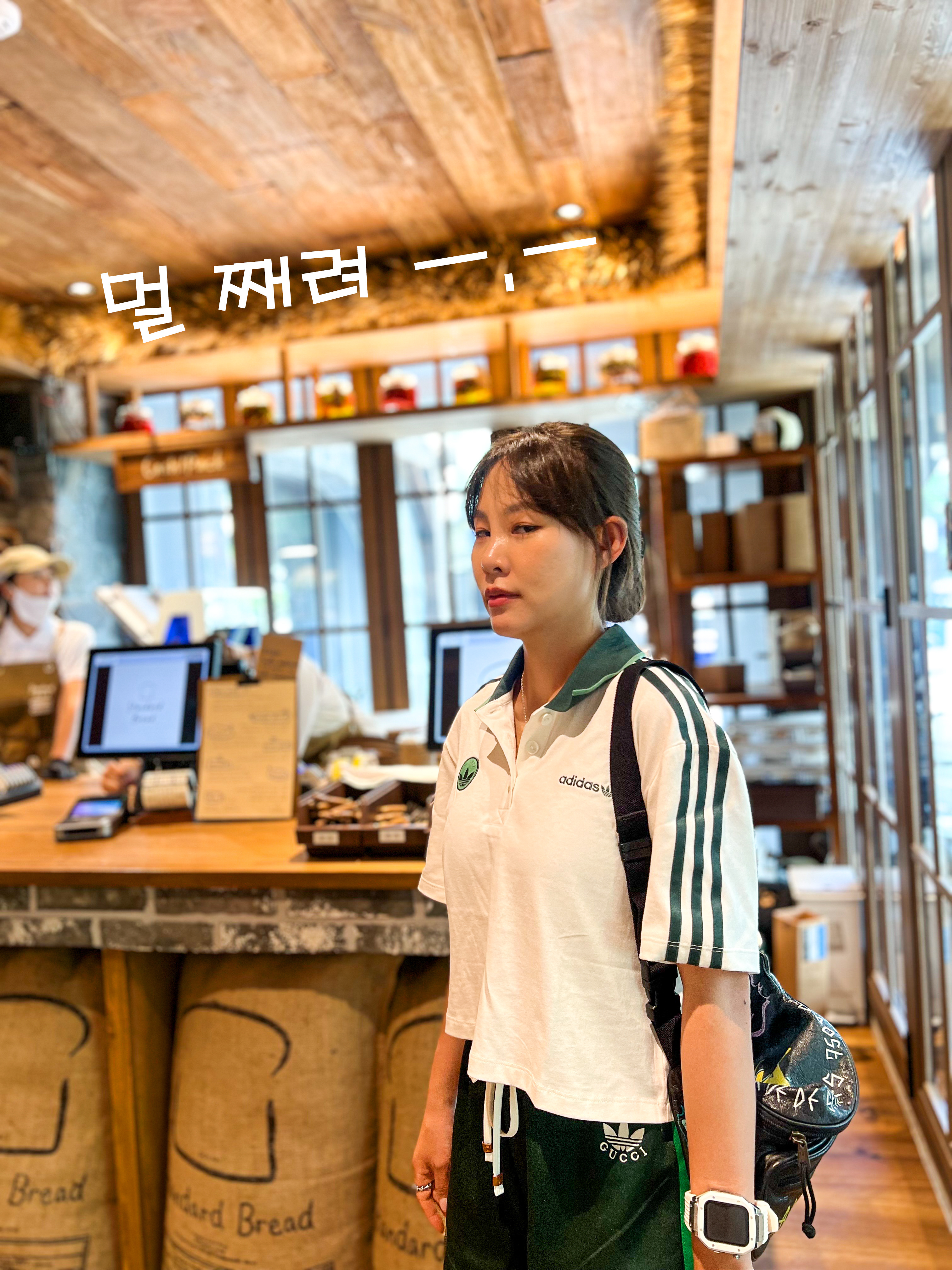 (W) Gucci x Adidas Gazelle Sneakers Yellow White 착용 스타일 - 2