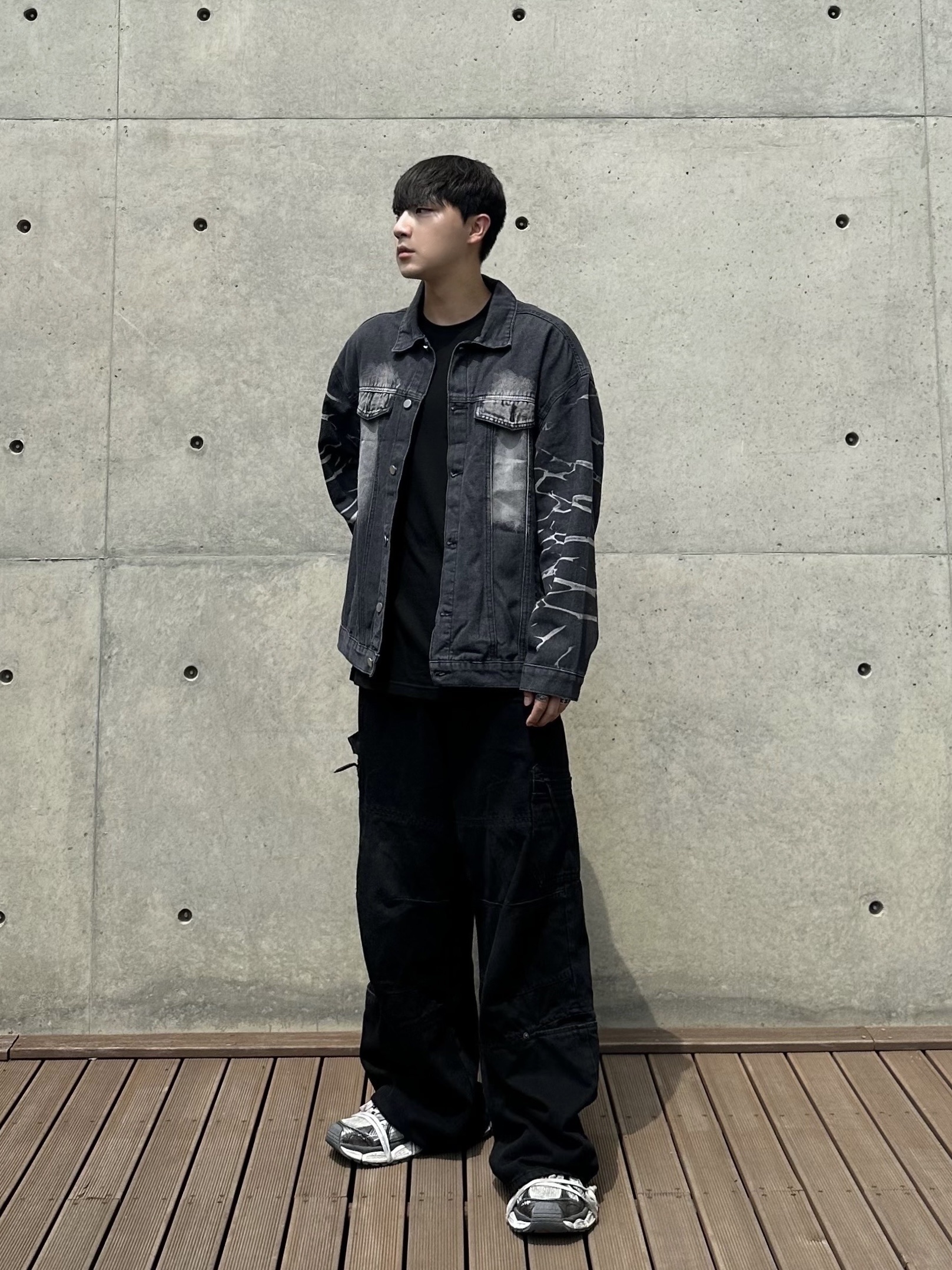 Balenciaga 3XL Sneakers Grey White Red 착용 스타일 - 1
