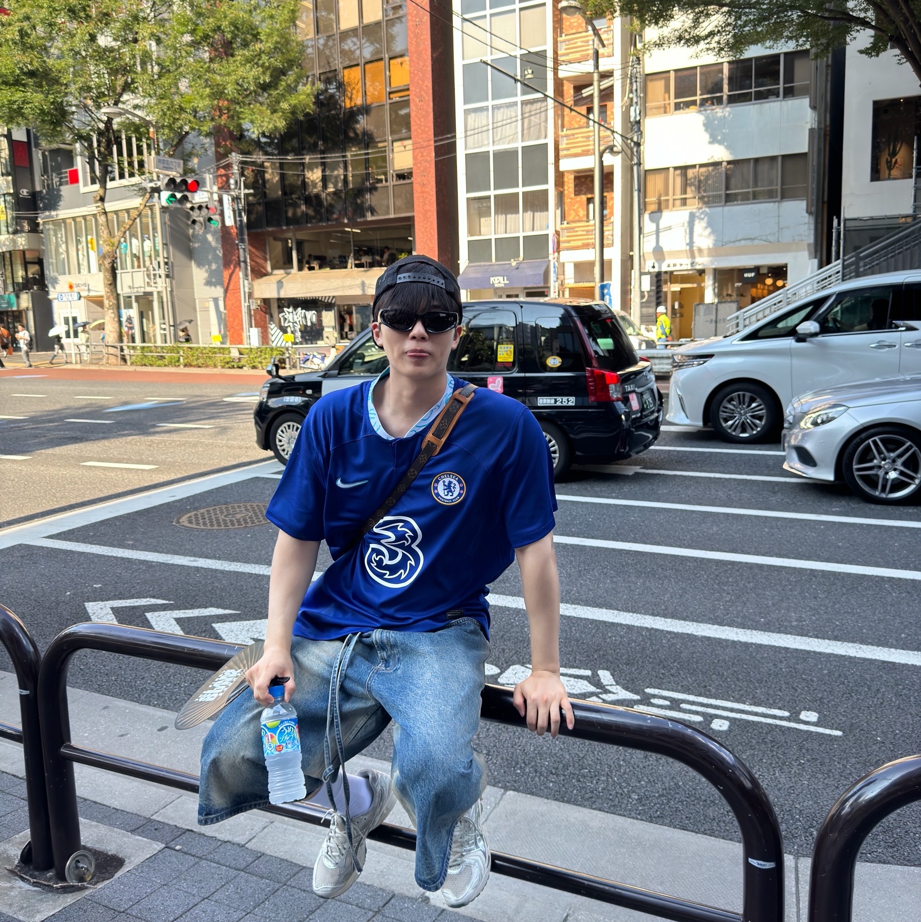 Nike Chelsea FC 2022/23 Stadium Home Dri-Fit Jersey Rush Blue (Non Marking Ver.), Chrome Hearts CH Hollywood Trucker Hat Black White 착용 스타일