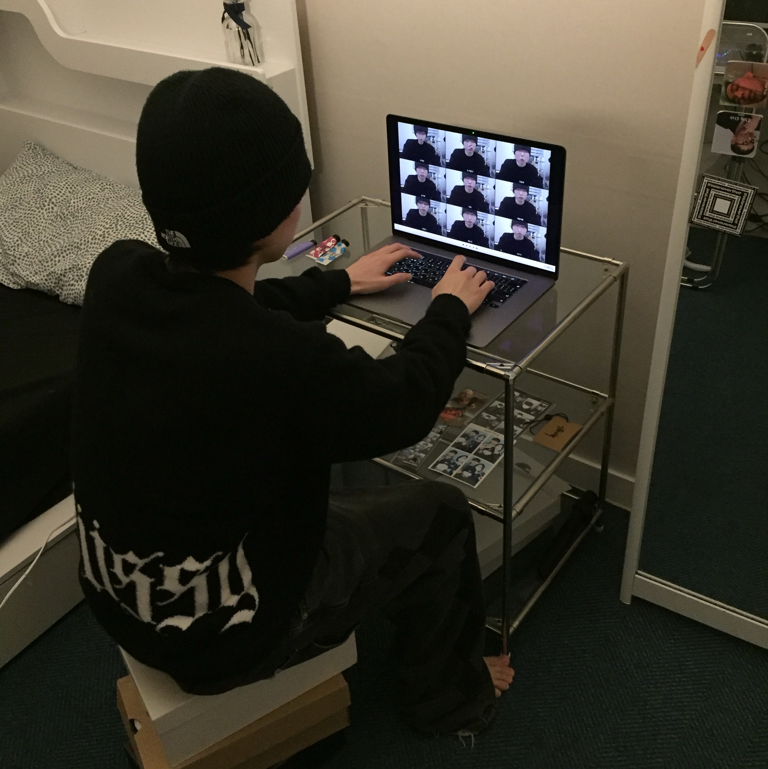 Stussy Gothic Sweater Black 착용 스타일