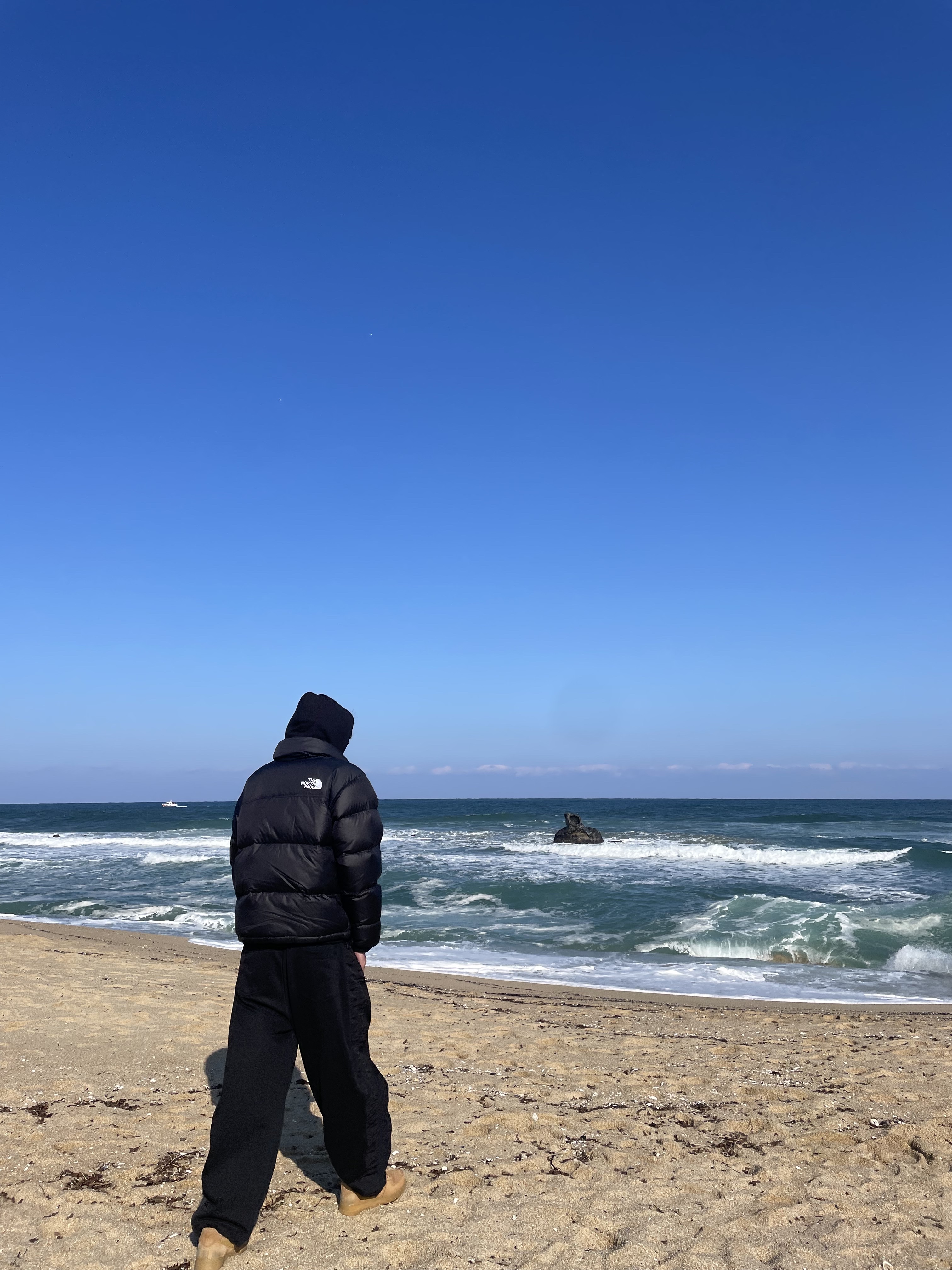 The North Face 1996 Eco Nuptse Jacket Black, Nike Air Force 1 '07 WB Flax 착용 스타일 - 2