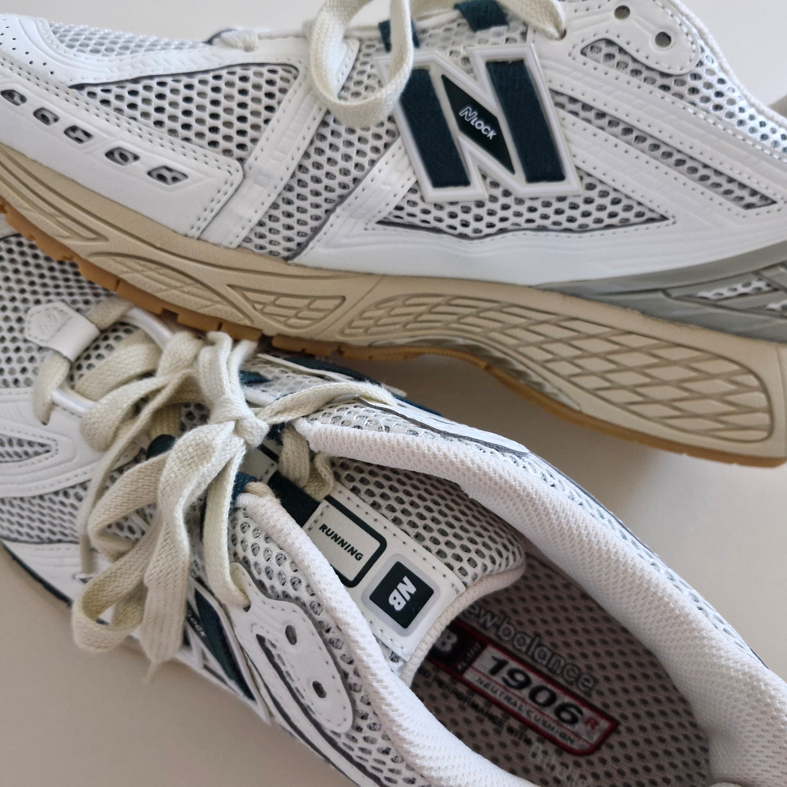 New Balance 1906R Silver Green 착용 스타일 - 3