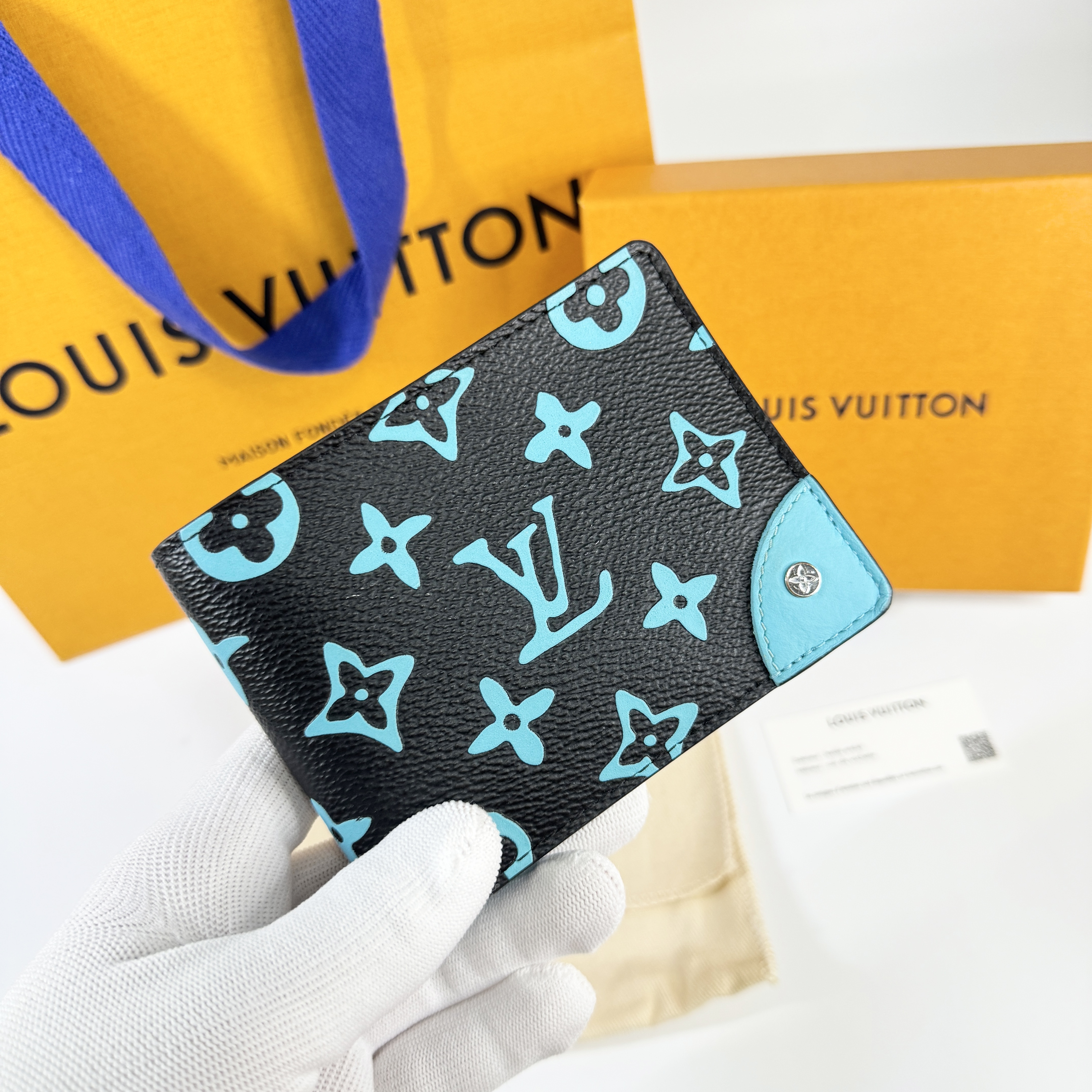 Louis Vuitton Slender Wallet Monogram Playground Black 착용 스타일