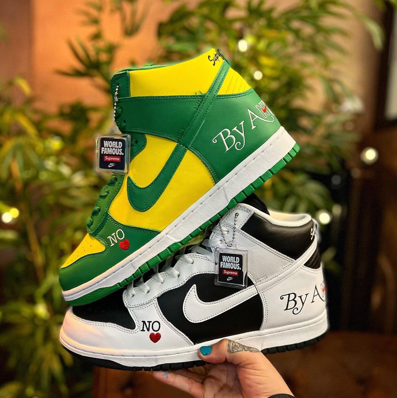 Nike x Supreme SB Dunk High OG QS By Any Means Varsity Red Midnight Navy, Nike x Supreme SB Dunk High OG QS By Any Means Varsity Maize Pine Green 착용 스타일 - 4