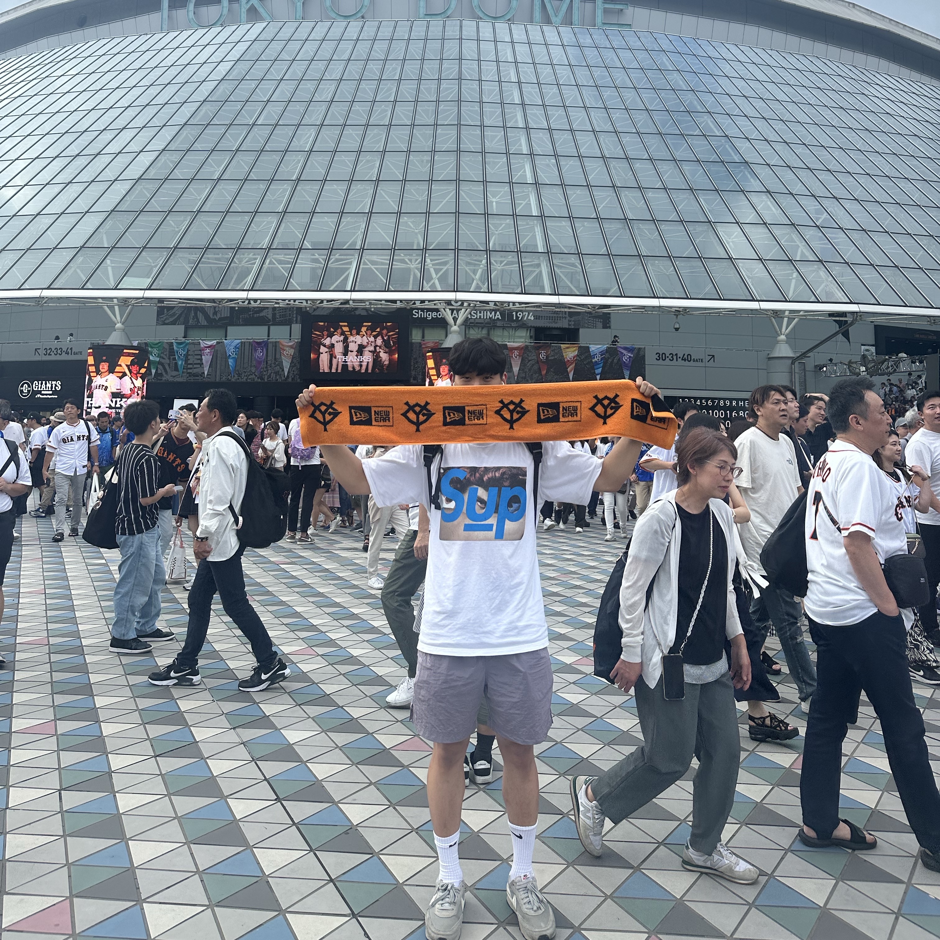 Supreme x Undercover Face T-Shirt White - 23SS, Nike x Sacai x Fragment LDWaffle Light Smoke Grey 착용 스타일